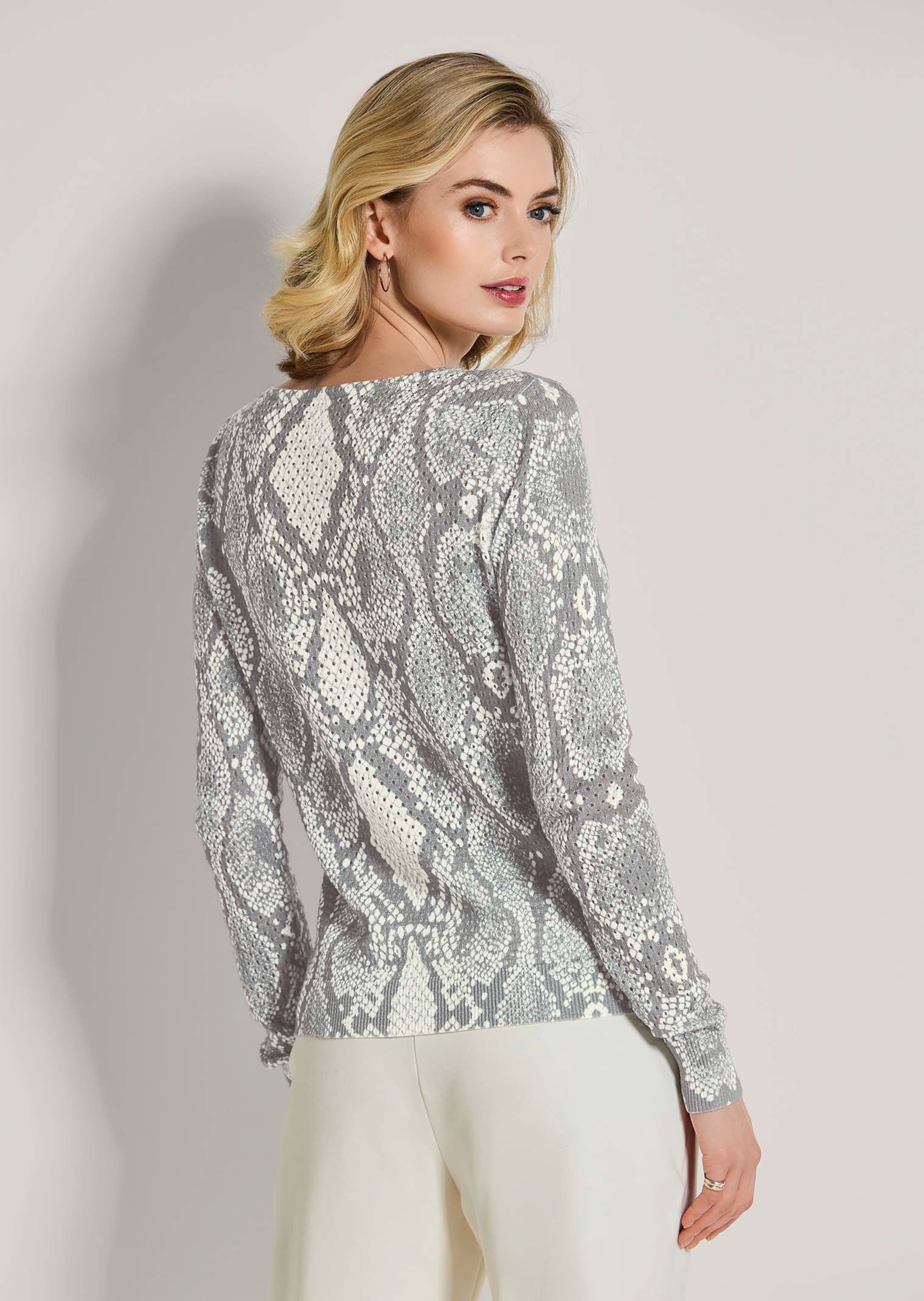 MADELEINE Longpullover »Pullover Ajour-Pullover mit Unikat-Print«