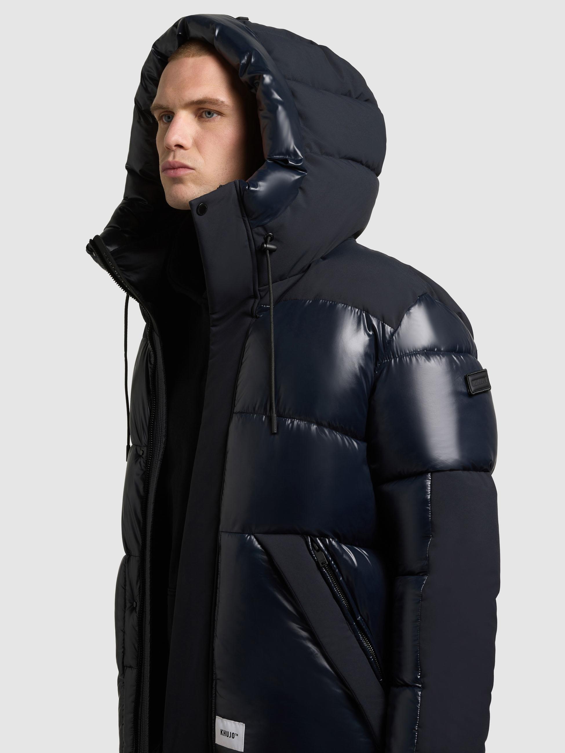 khujo Steppjacke »Alst« mit Kapuze Schimmernde Herren Jacke mit innenliegenden Rucksack-Trägern