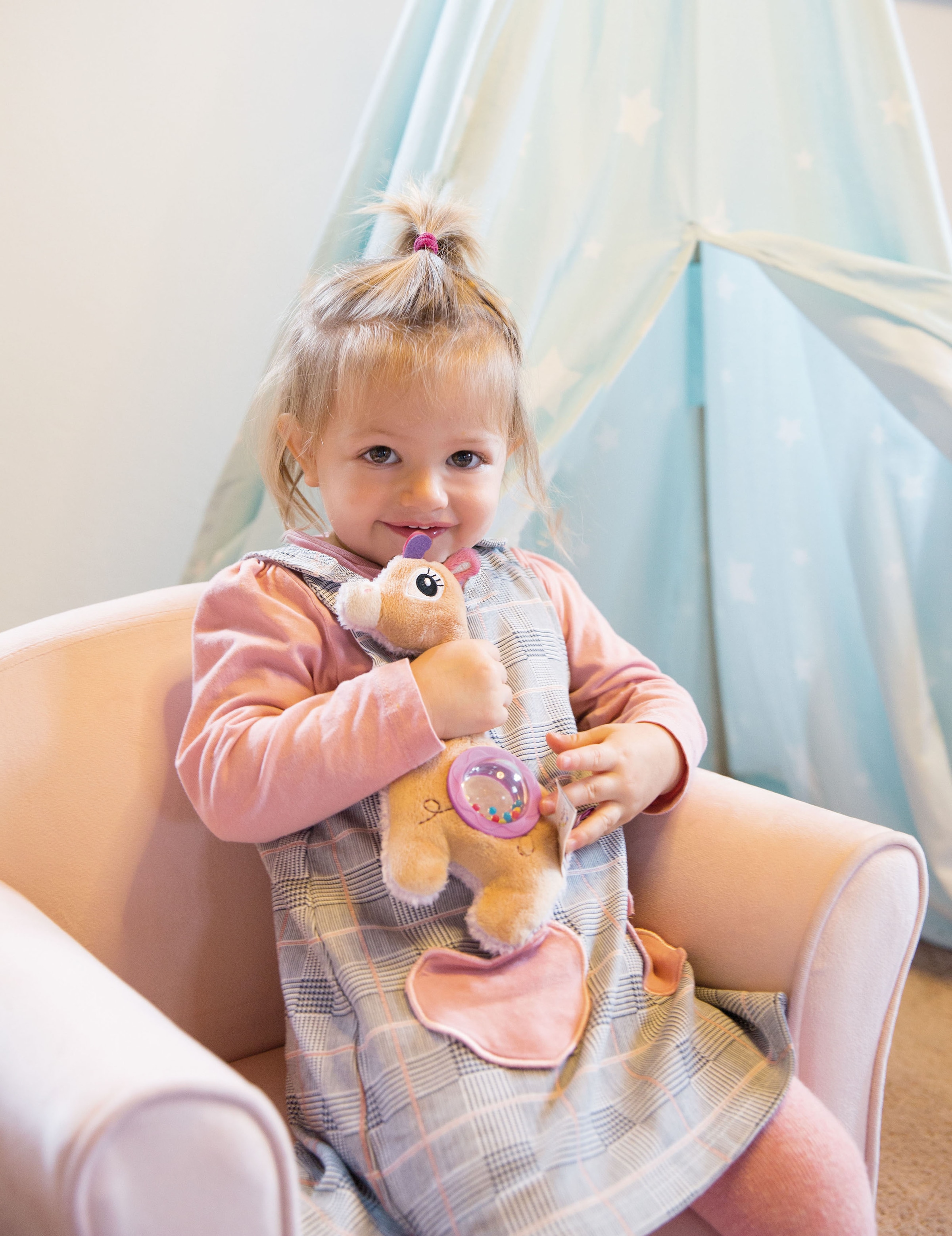 Nici Greifspielzeug »Activity-Schmusetier, My first NICI, 2D Giraffe Sasuma, 20 cm«, mit Rassel