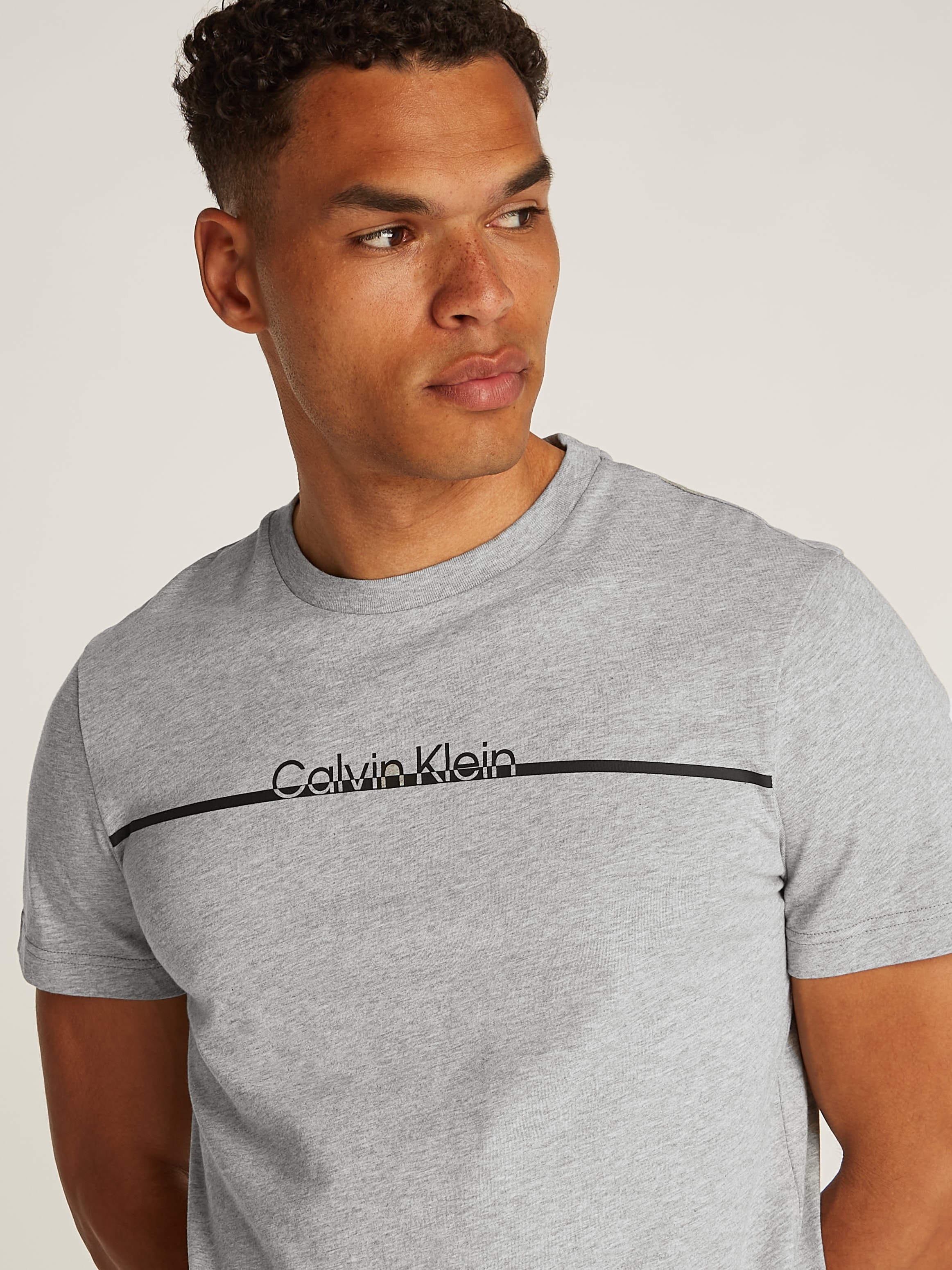 Calvin Klein Rundhalsshirt »SPLIT LINE LOGO T-SHIRT«, mit Logoprint