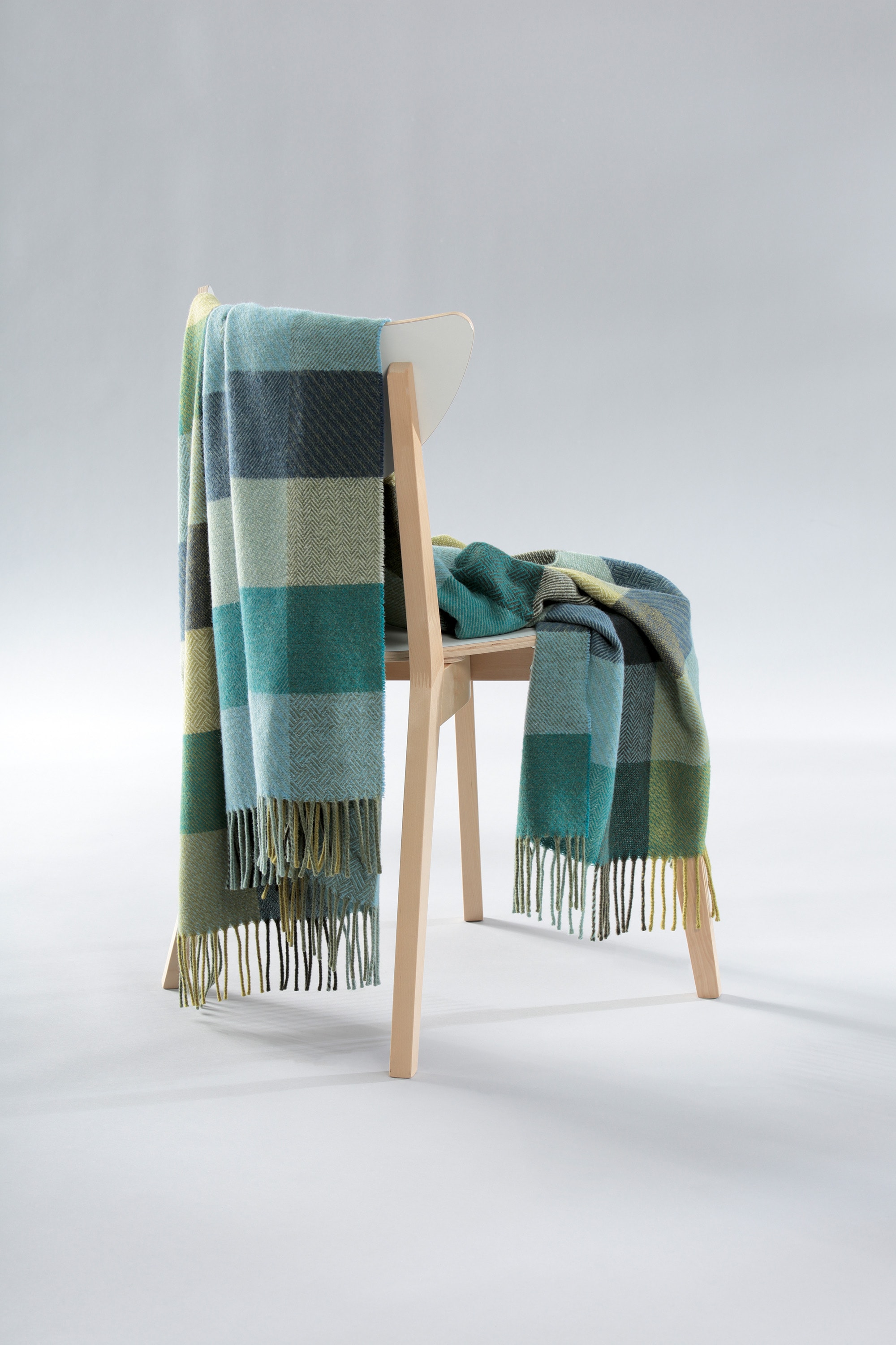 Biederlack Plaid »Plaid Shades mit hochwertigen Fransen«, filigrane Strukturoptik