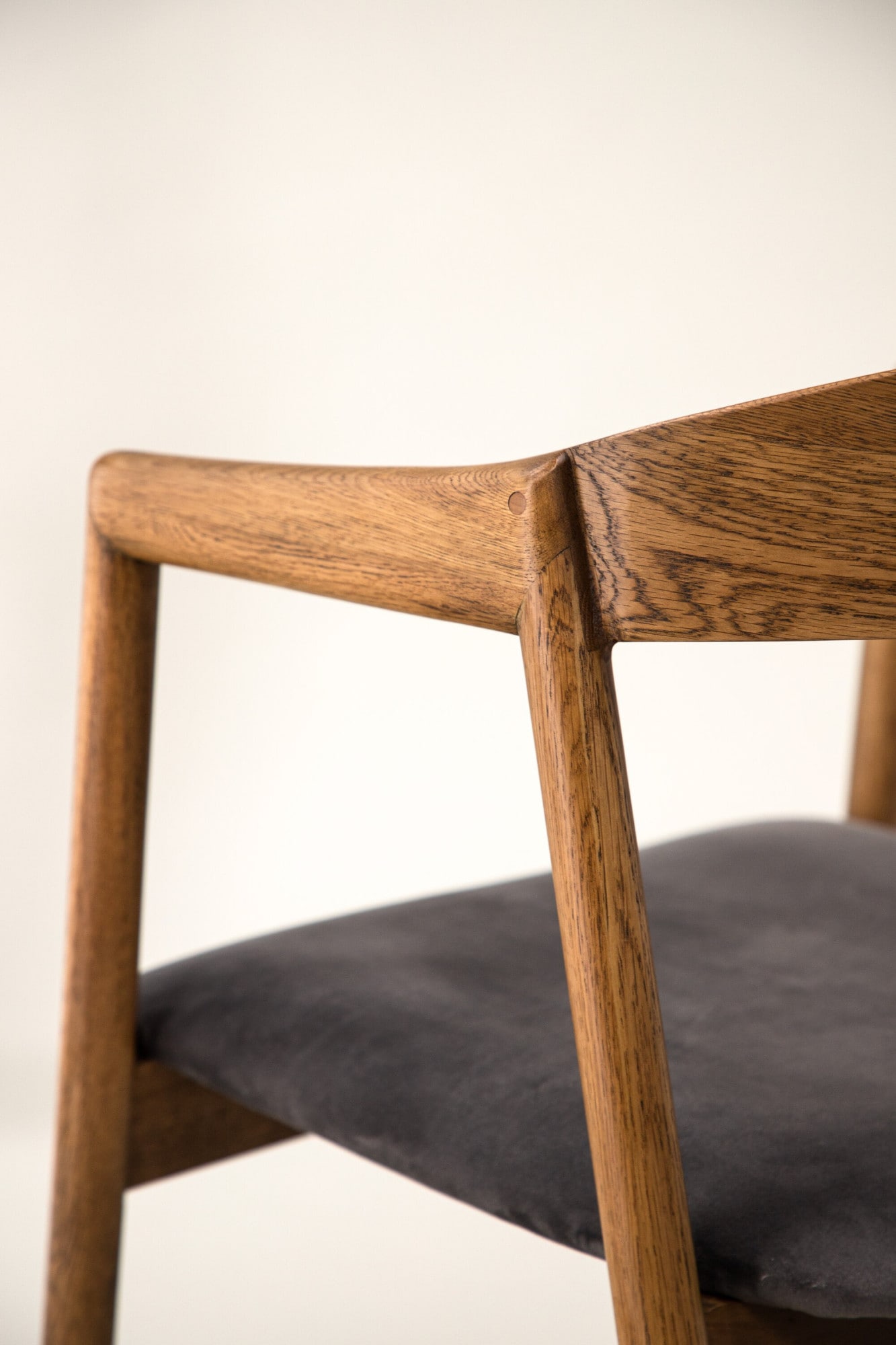 Venture Home Esszimmerstuhl »Långön, 2er-Set Esszimmerstühle aus Massivholz mit Armlehnen, 150 kg« () Holzstuhl, Eschenholz, gepolsterter Sitz, robust, skandinavisch