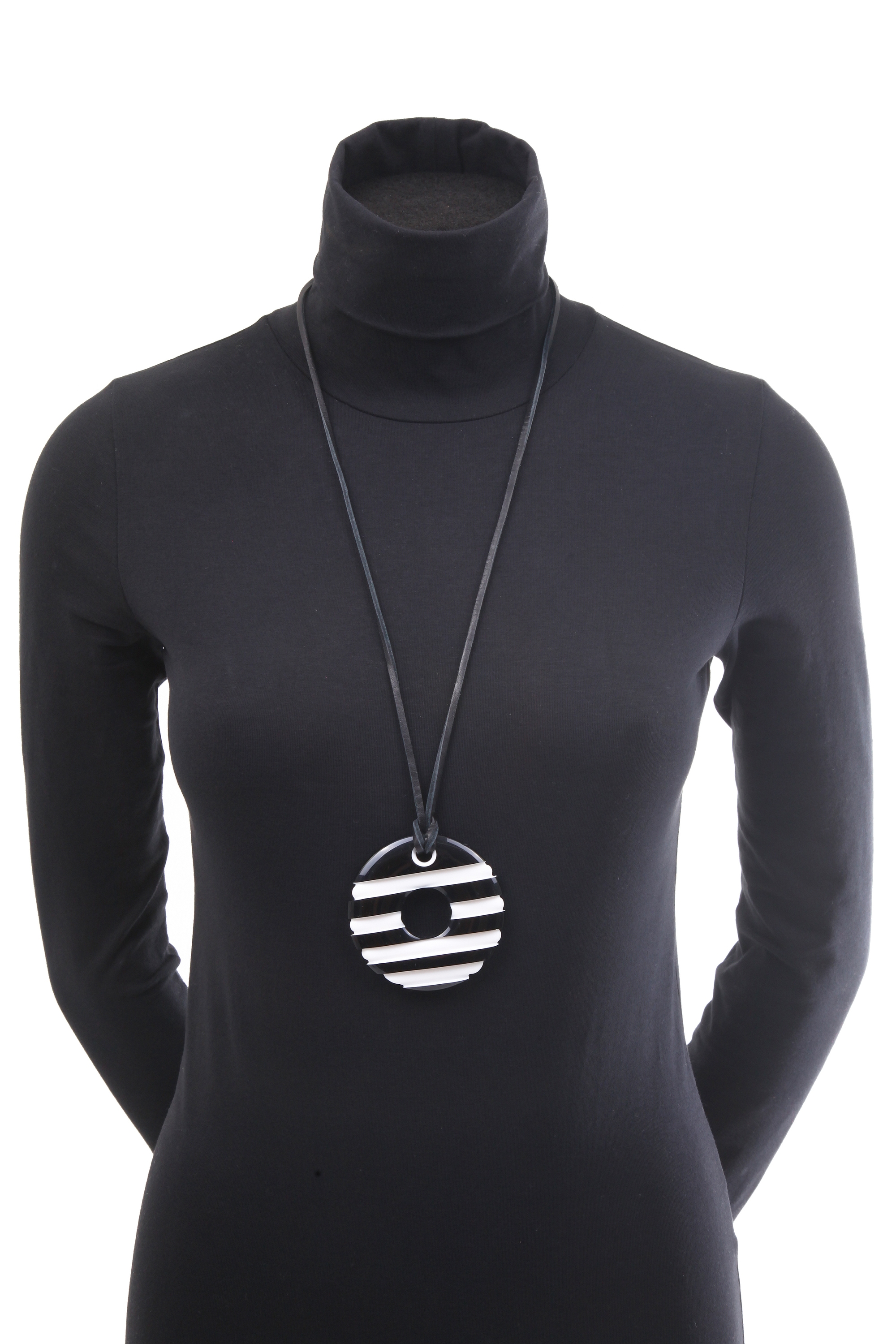 COLLEZIONE ALESSANDRO Lange Kette »Meret«, mit rundem maritinem Anhänger und Rindslederband