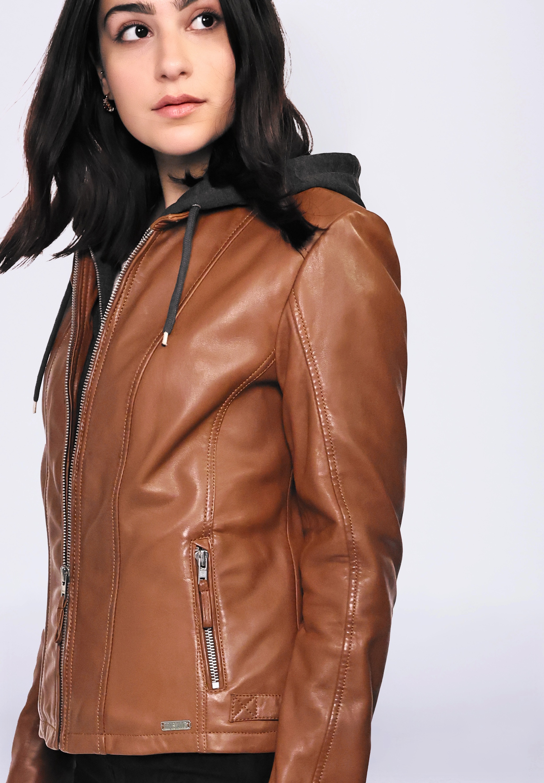 Lederjacke MUSTANG "31020256", Damen, Gr. XS, braun (cognac), Obermaterial: 100% Lammleder; Innenfutter: 55% Baumwolle, 45% Polyester; Ärmelfutter: 100% Polyester; Kapuze: 55% Baumwolle, 45% Polyester, Jacken 2