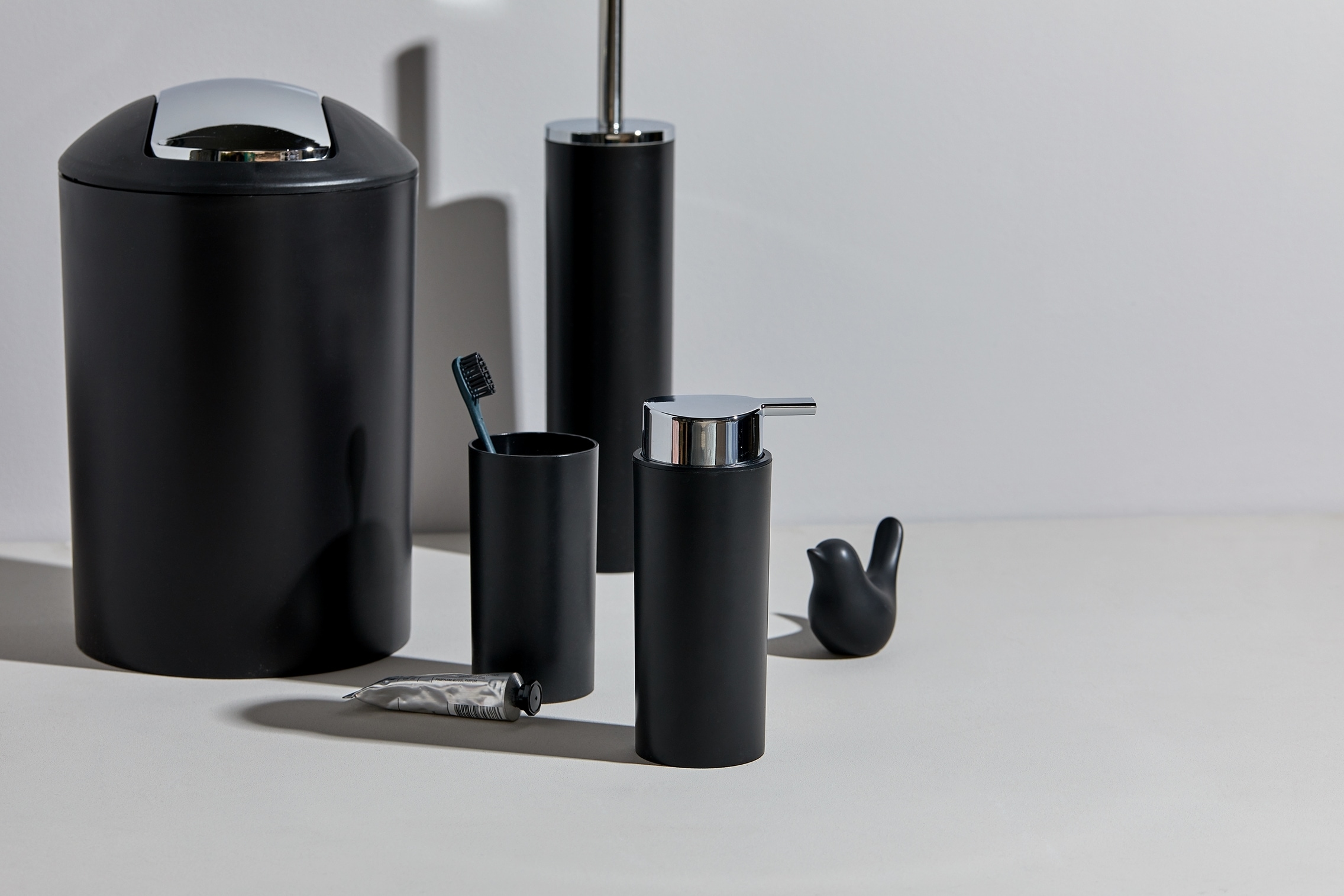 WENKO Badaccessoire-Set »Calvo« Seifenspender, Zahnputzbecher, WC-Garnitur & Kosmetikeimer