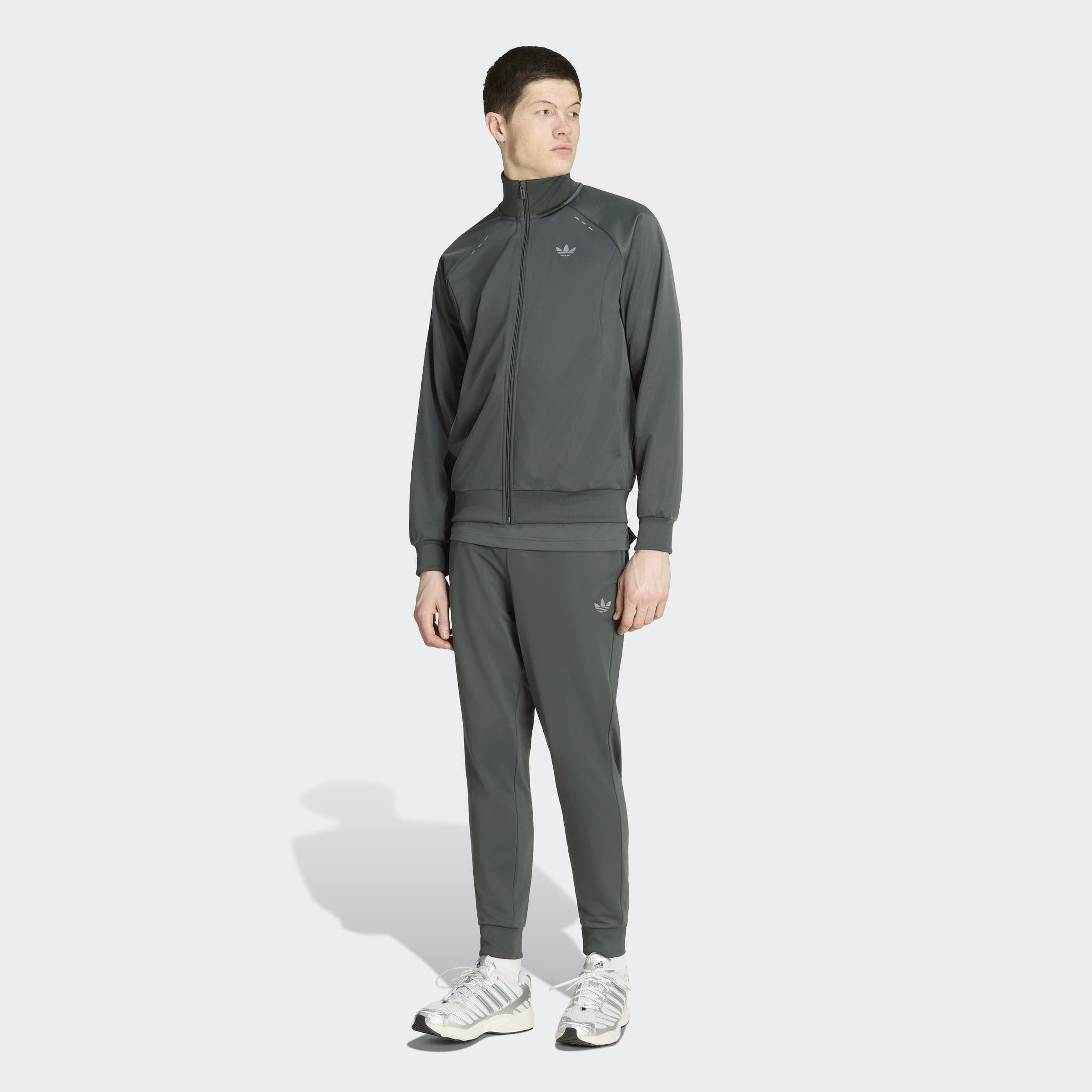 adidas Originals Trainingsanzug »TECH TREFOIL ESSENTIALS« 2 zweiteiliges Set, für Erwachsene, aus Polyester