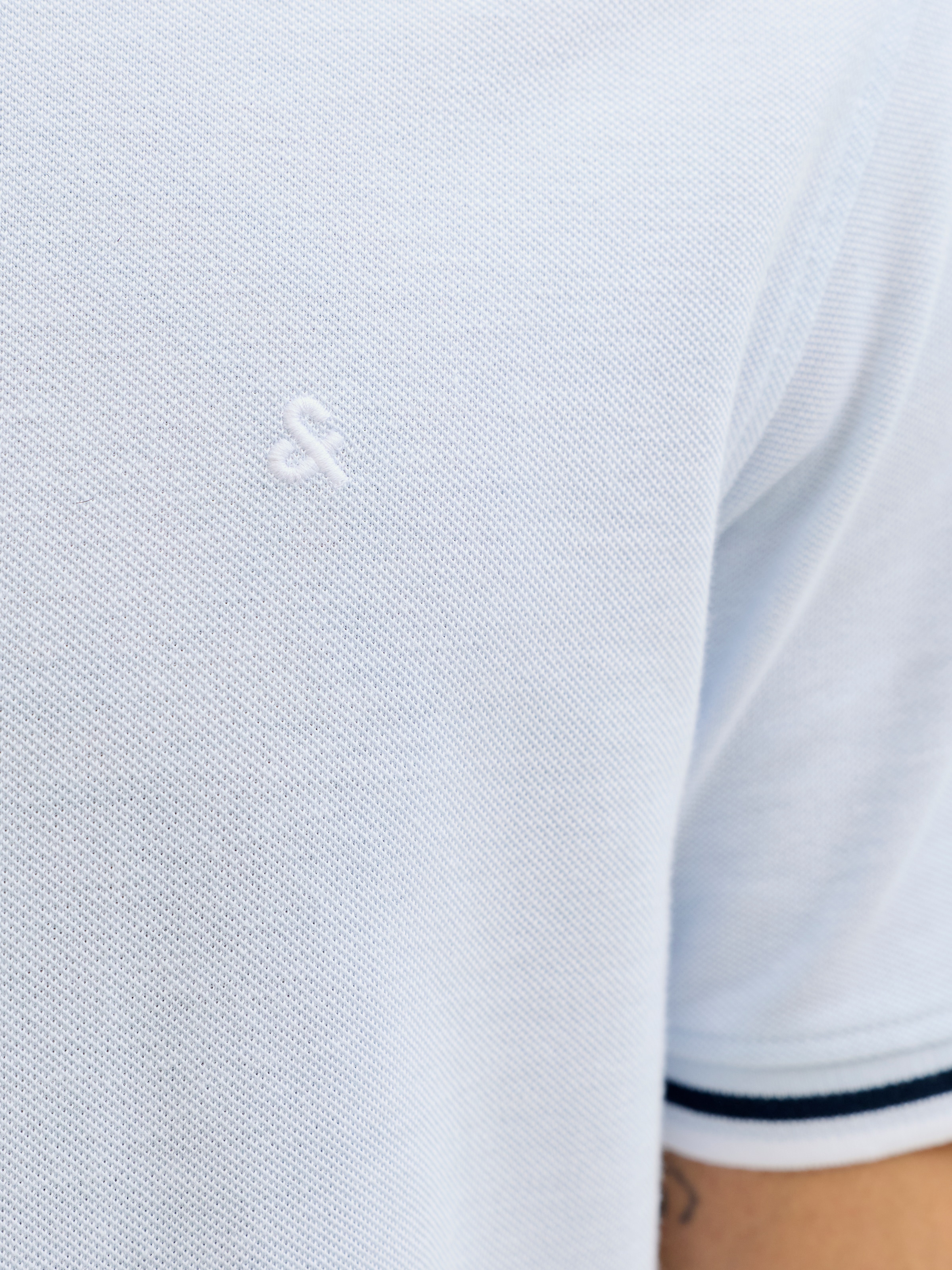 Jack & Jones Poloshirt »JJEPAULOS im Doppelpack mit Logostickerei und Komfort« Packung, 2er-Pack, 2 tlg. unifarben mit Farbeinsatz, modisch, schmal, Baumwolle, Polokragen