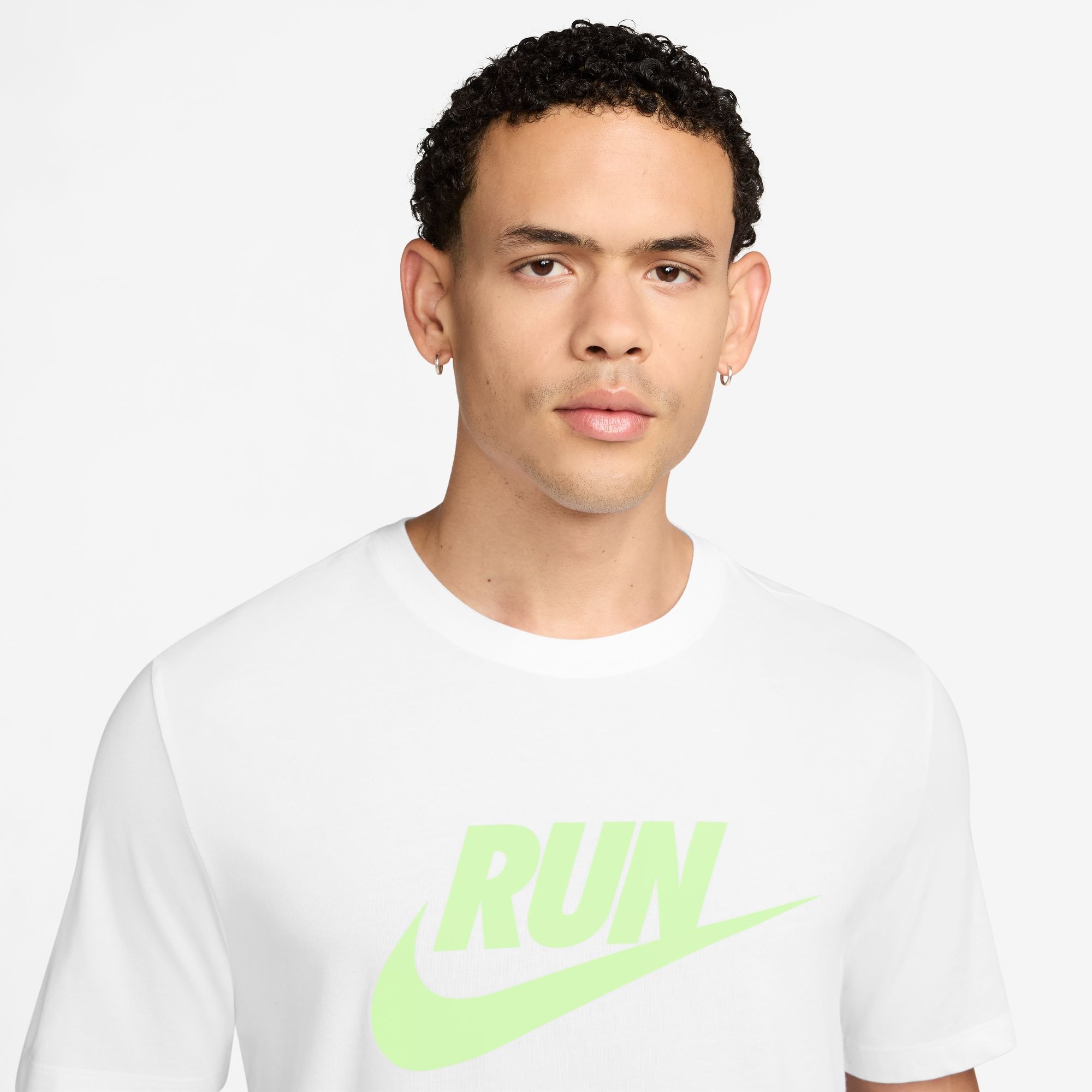 Nike Laufshirt »M NK DF TEE RUN SWOOSH« für Erwachsene, sportlicher Stil, aus Baumwolle und Polyester