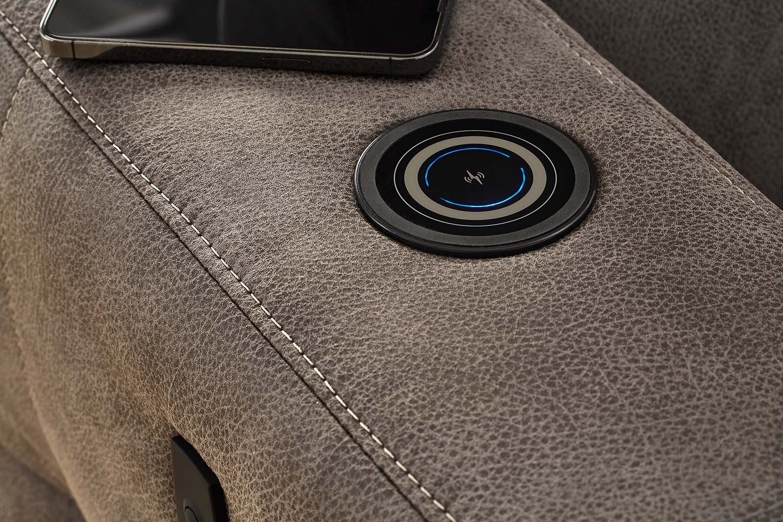 Jockenhöfer Gruppe Ecksofa »Doppio L-Form mit elektromotorischer Relaxfunktion und«, induktiver Lademöglichkeit + USB-A Ladeport, verstellbare Kopfstützen