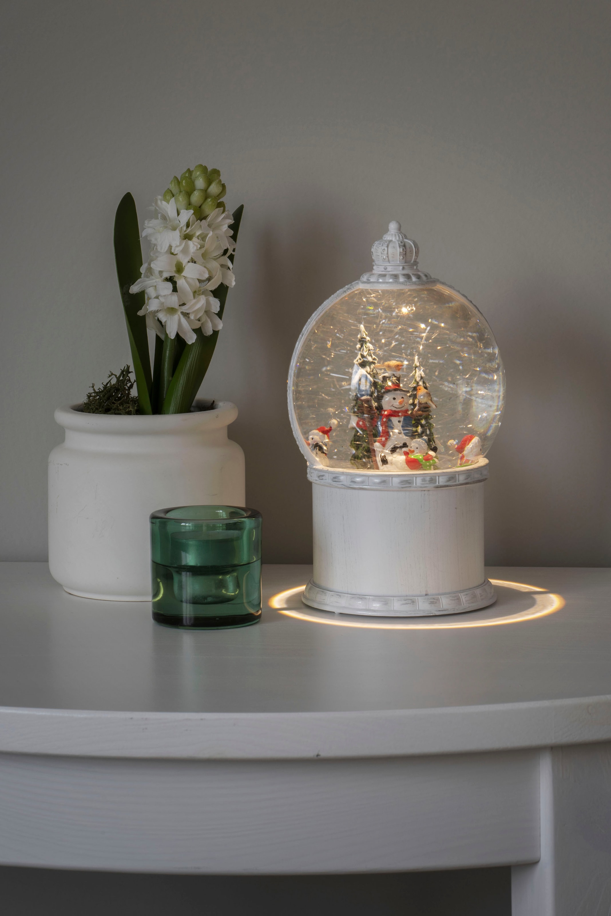 KONSTSMIDE LED Dekoobjekt »LED Kugellaterne, "Schneemann mit Baum", weiß, 1 warm weiße Diode«, 1 flammig, wählbare Energieversorgung zwischen USB oder Batteriebetrieb, 5h Timer