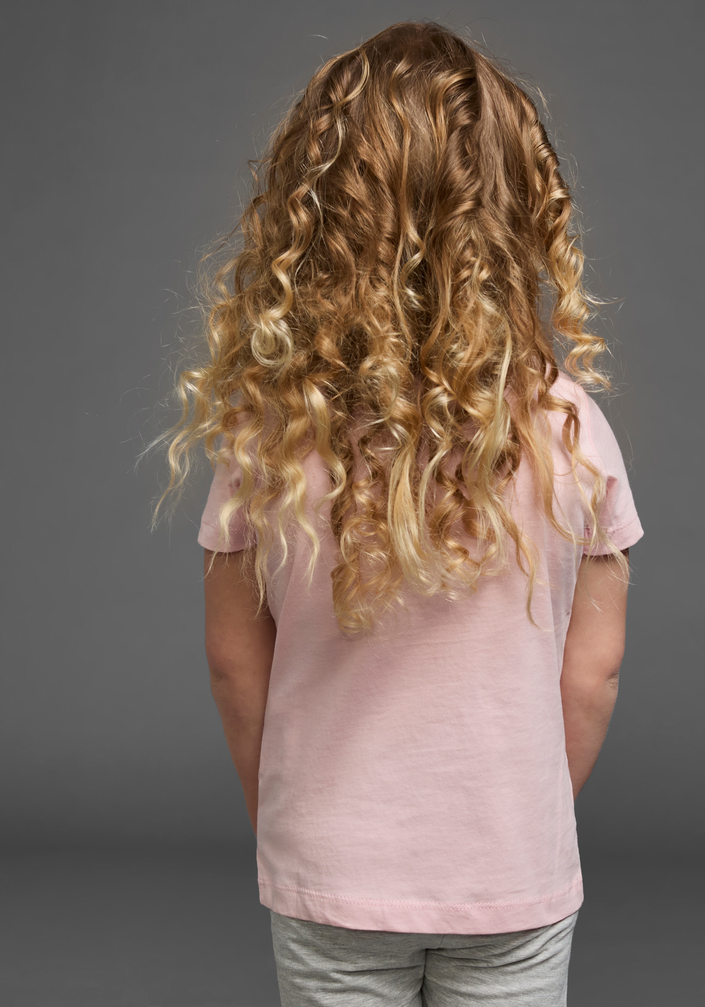 KIDSWORLD T-Shirt »für kleine Mädchen«, Kurzarm, basic geschnittene Passform, mit Glitzerdetails und Print