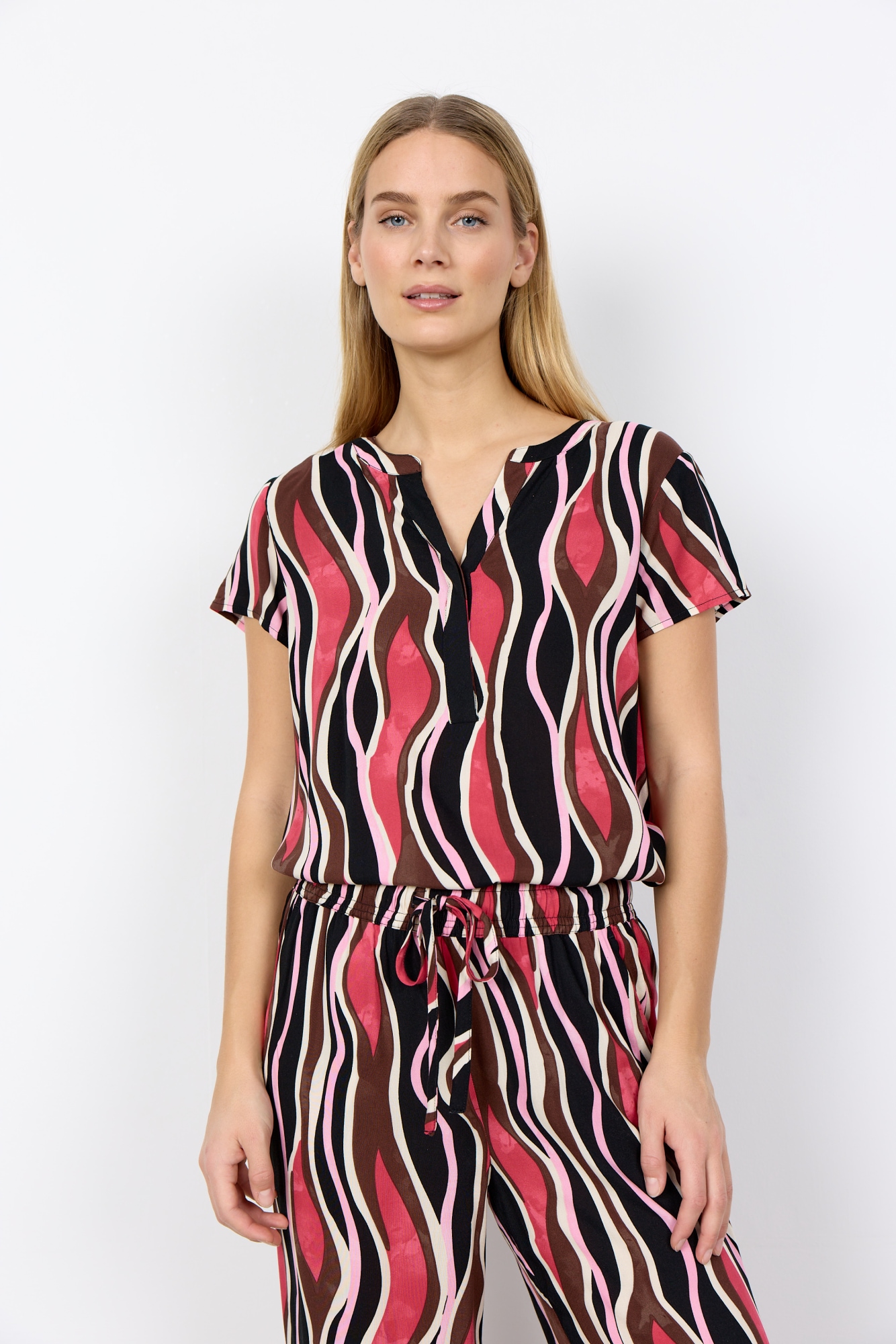 soyaconcept Shirtbluse "SC-CAMMI 1" aus Viskose, normale Länge, gerader Abschluss, mit V-Ausschnitt