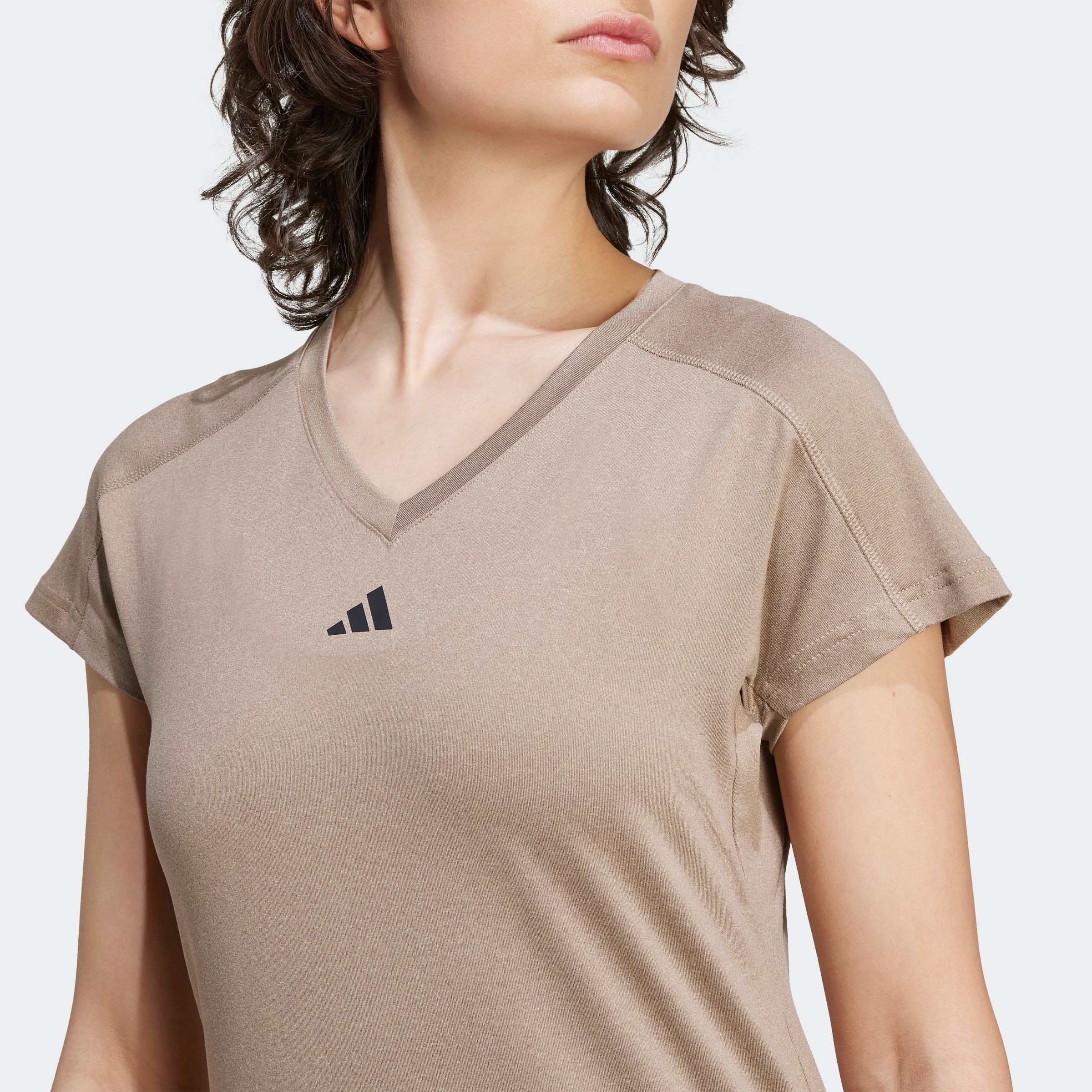 adidas Performance T-Shirt »TR-ES MIN T«, Trainingsshirt, feuchtigkeitsabsorbierend mit V Ausschnitt