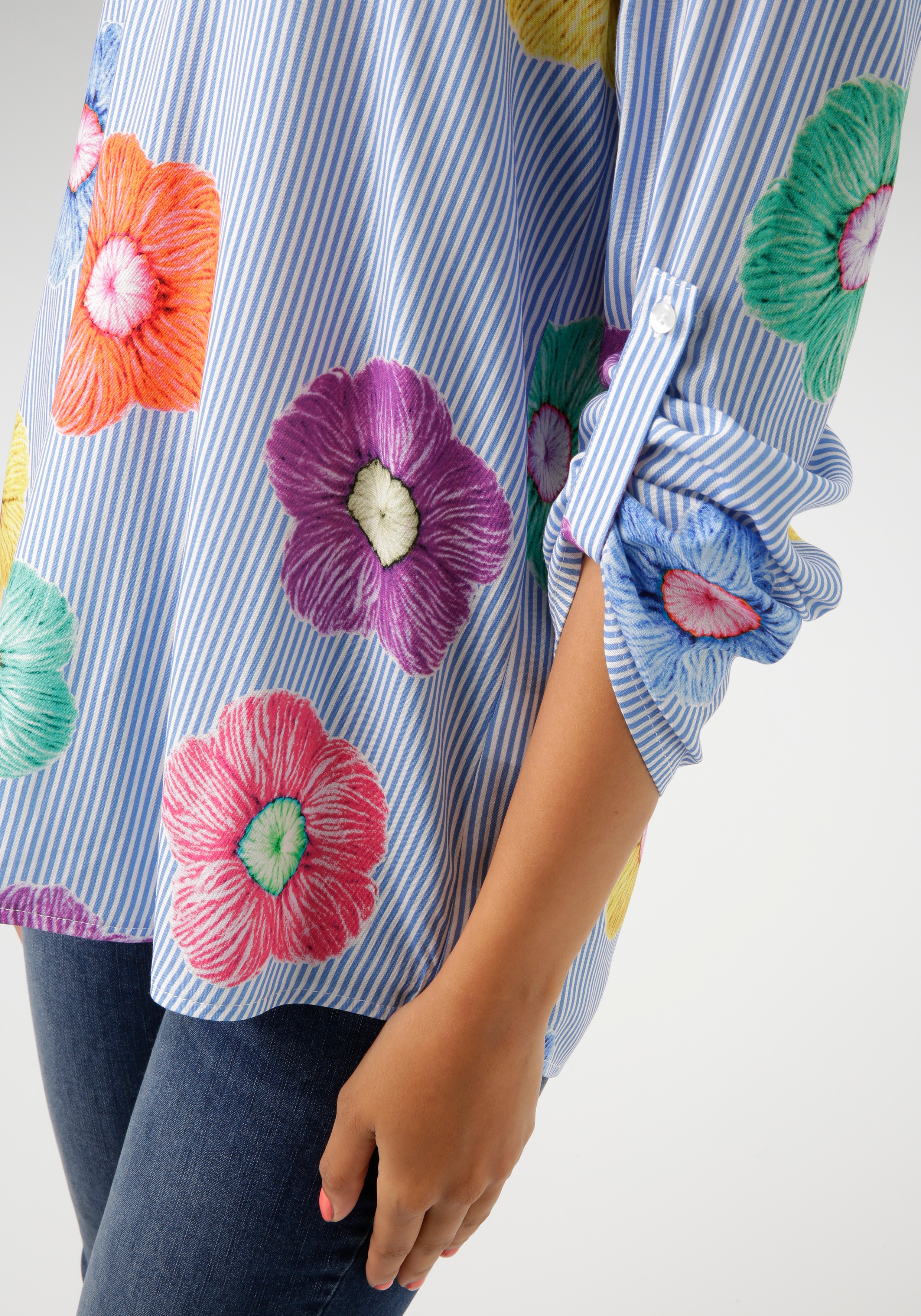 Thumbnail - Aniston CASUAL Schlupfbluse, gestreift und mit bunten Blüten verziert