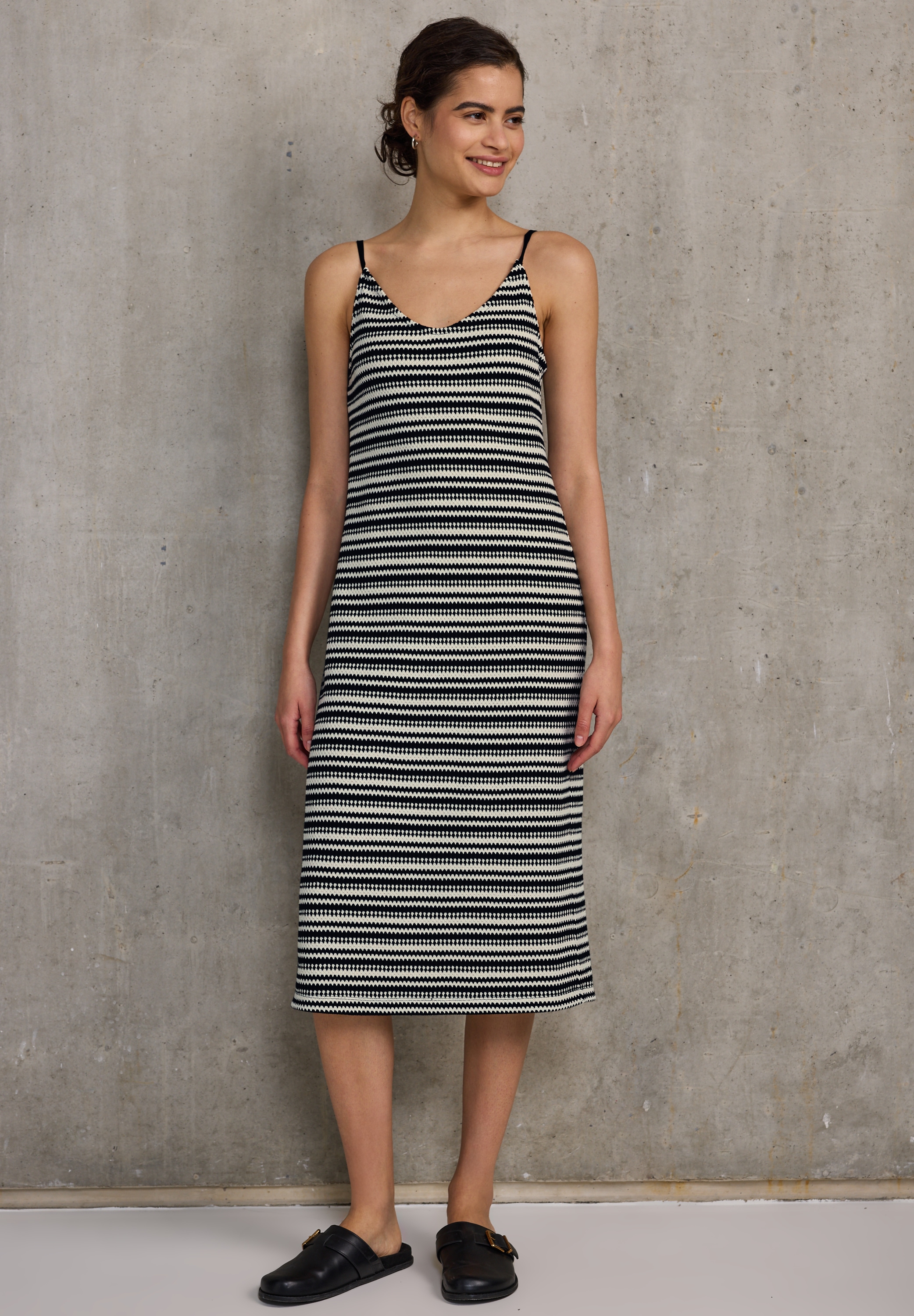 STREET ONE STUDIO Midikleid Ohne Taschen soft und trageangenehm