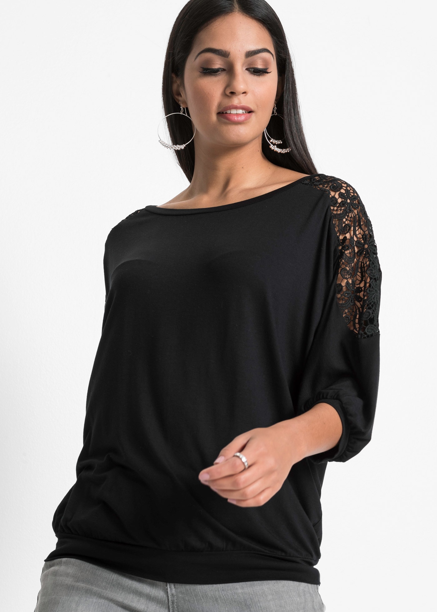 bonprix Oversize-Shirt oversized, 3/4-Fledermausärmel mit Cut-Outs mit Spitzeneinsätzen