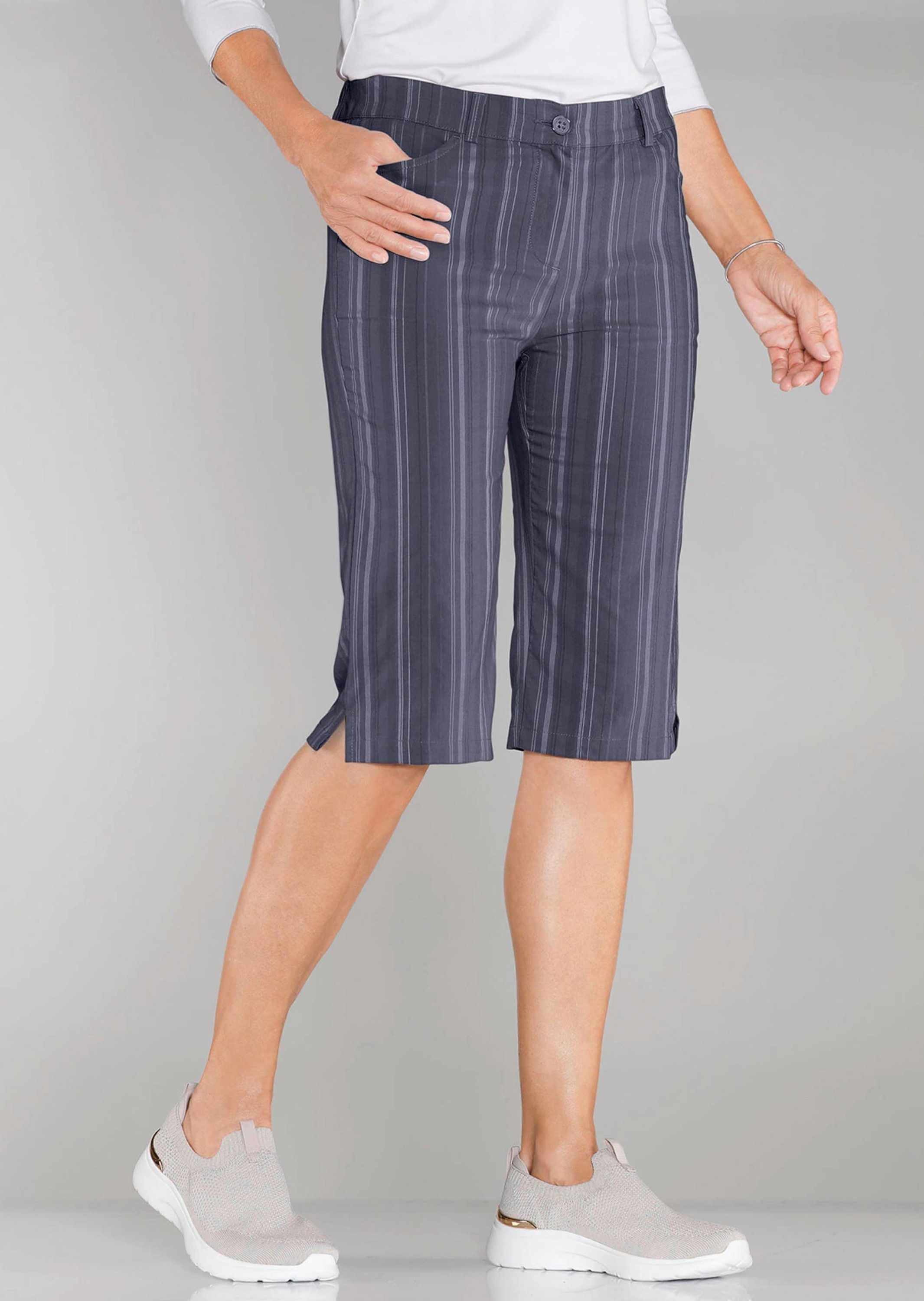 Stoffhose GOLDNER "Kurzgröße Bermuda in strukturierter elastischer Ware", Damen, Gr. 22, K-Gr, blau (dunkelmarine), Obermaterial: 45% Elastomultiester ELE. 44% Baumwolle CO. 7% Viskose CV. 4% Polyester PES., Hosen Stoffhose 3
