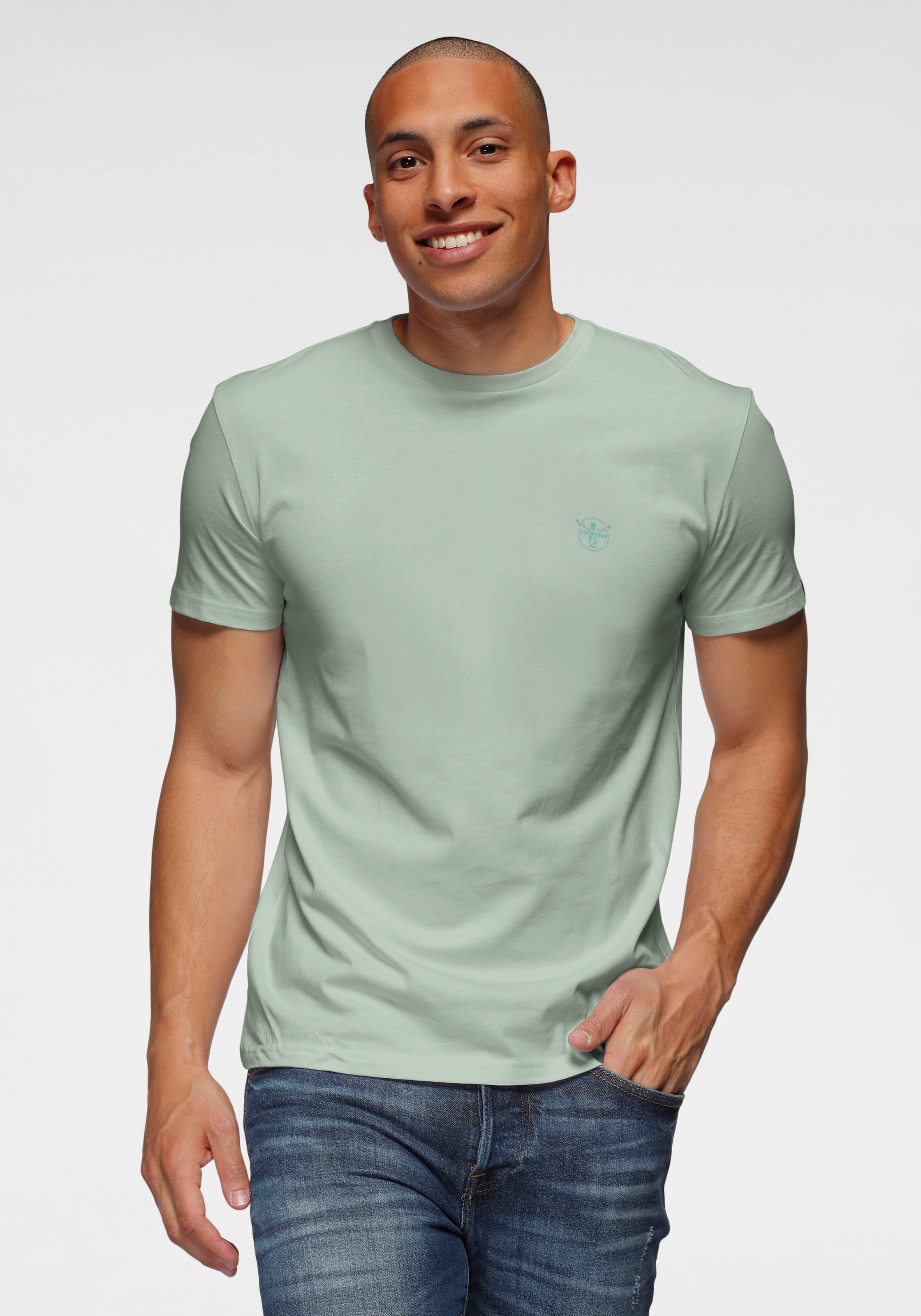 Chiemsee T-Shirt für Erwachsene geeignet, sportlicher Stil, T-Shirt-Schnitt