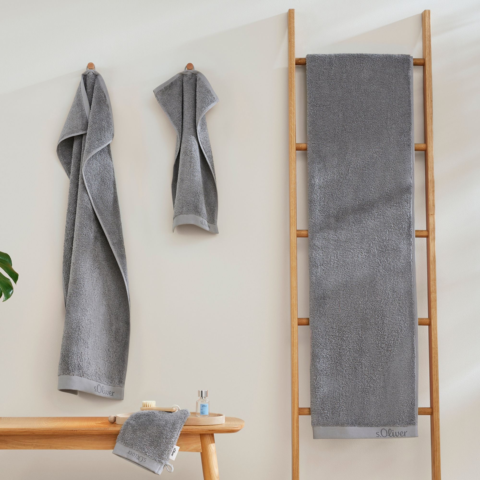s.Oliver Duschtuch »s.Oliver, Premium Qualität, 600 gr/m², auch als Sets erhältlich«, (1 St., Badetuch 70 x 140 cm), große Farbauswahl, auch als Handtuch, Waschhandschuh, Gästetuch