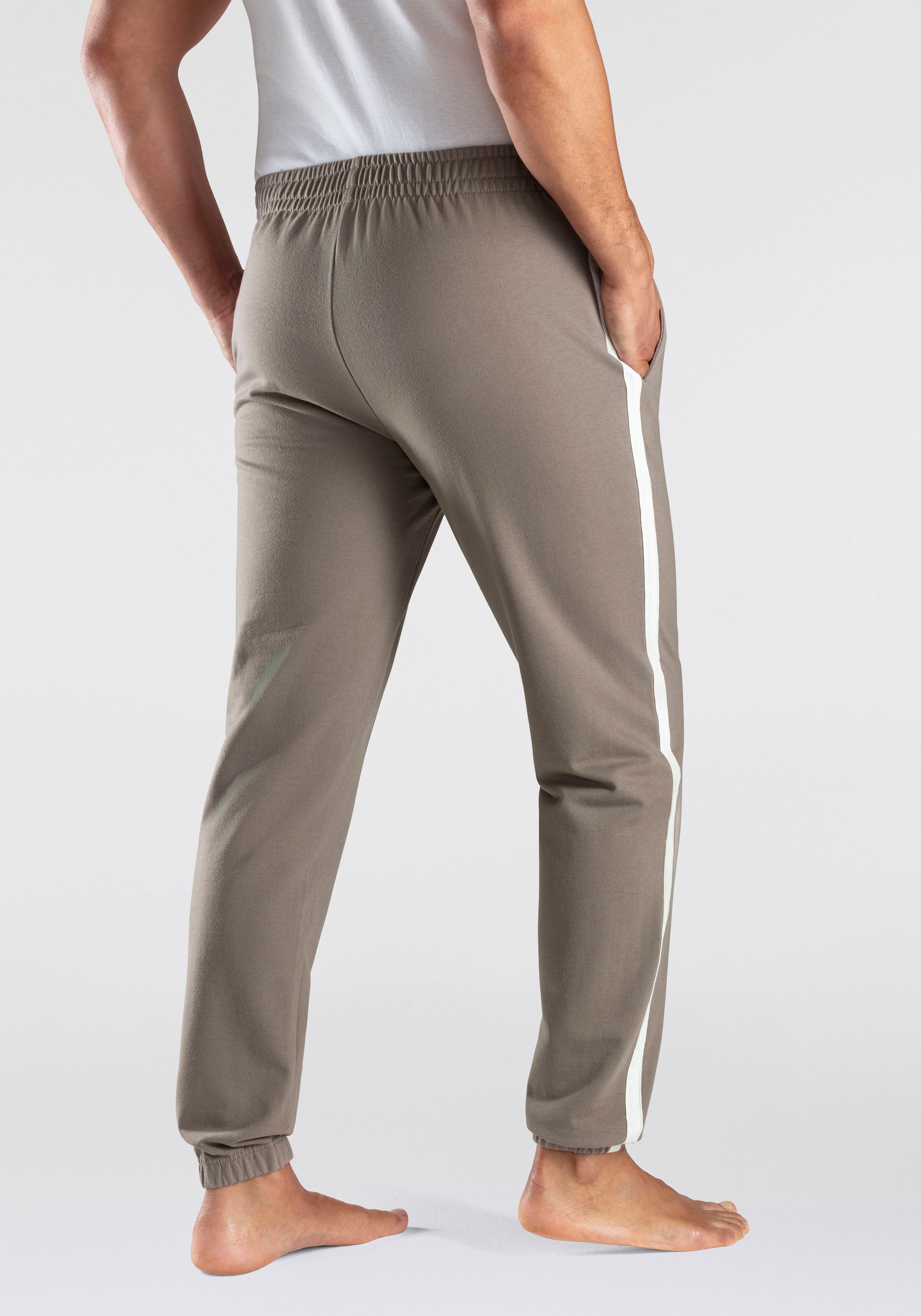 Bench. Loungewear Relaxhose »lange Relaxhose, Sweathose«, aus leichter Sweat-Qualität