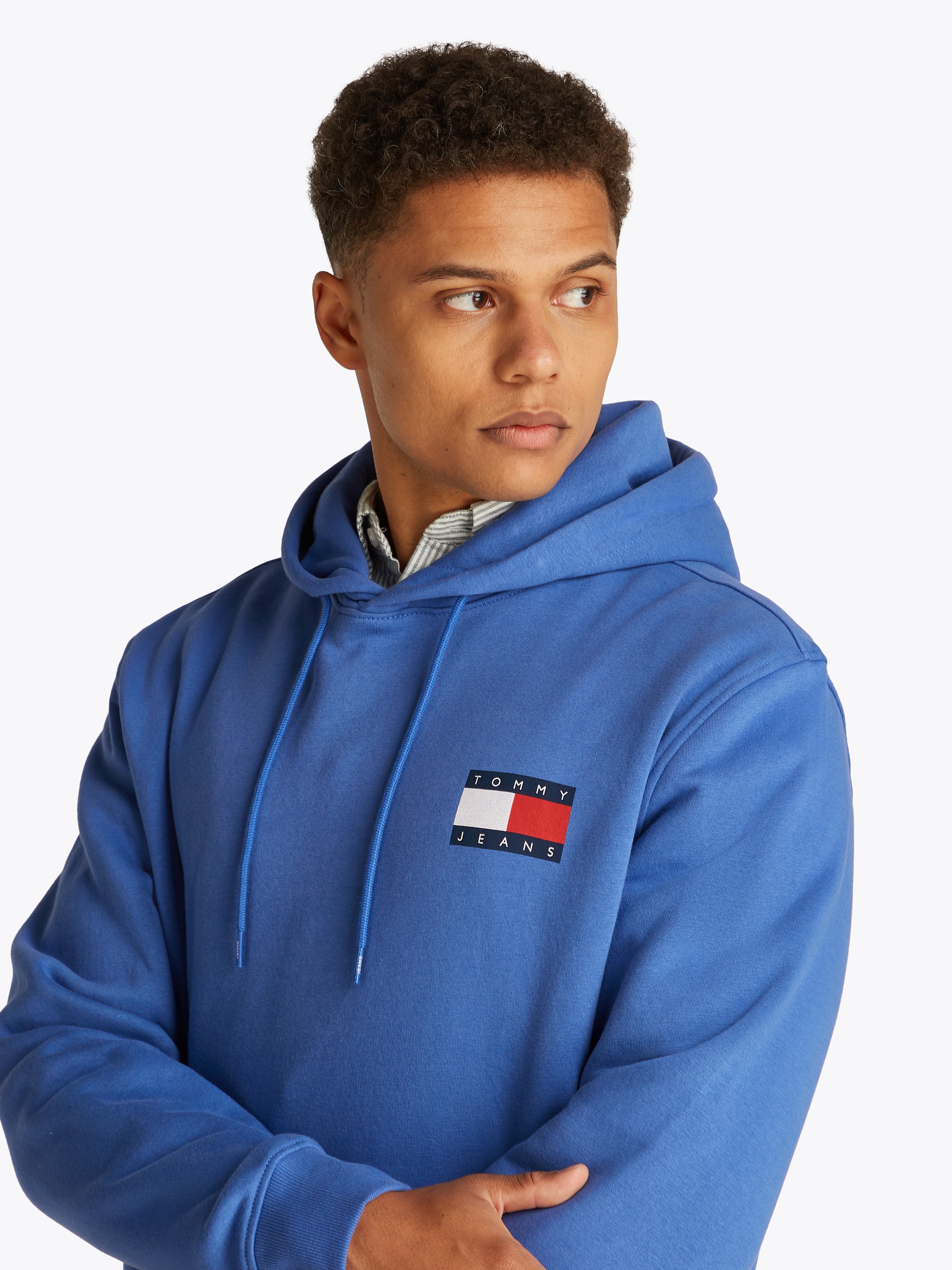 Tommy Jeans Sweatshirt "TJM REG ESSENTIAL FLAG HOOD EXT", mit bedruckten Ma günstig online kaufen