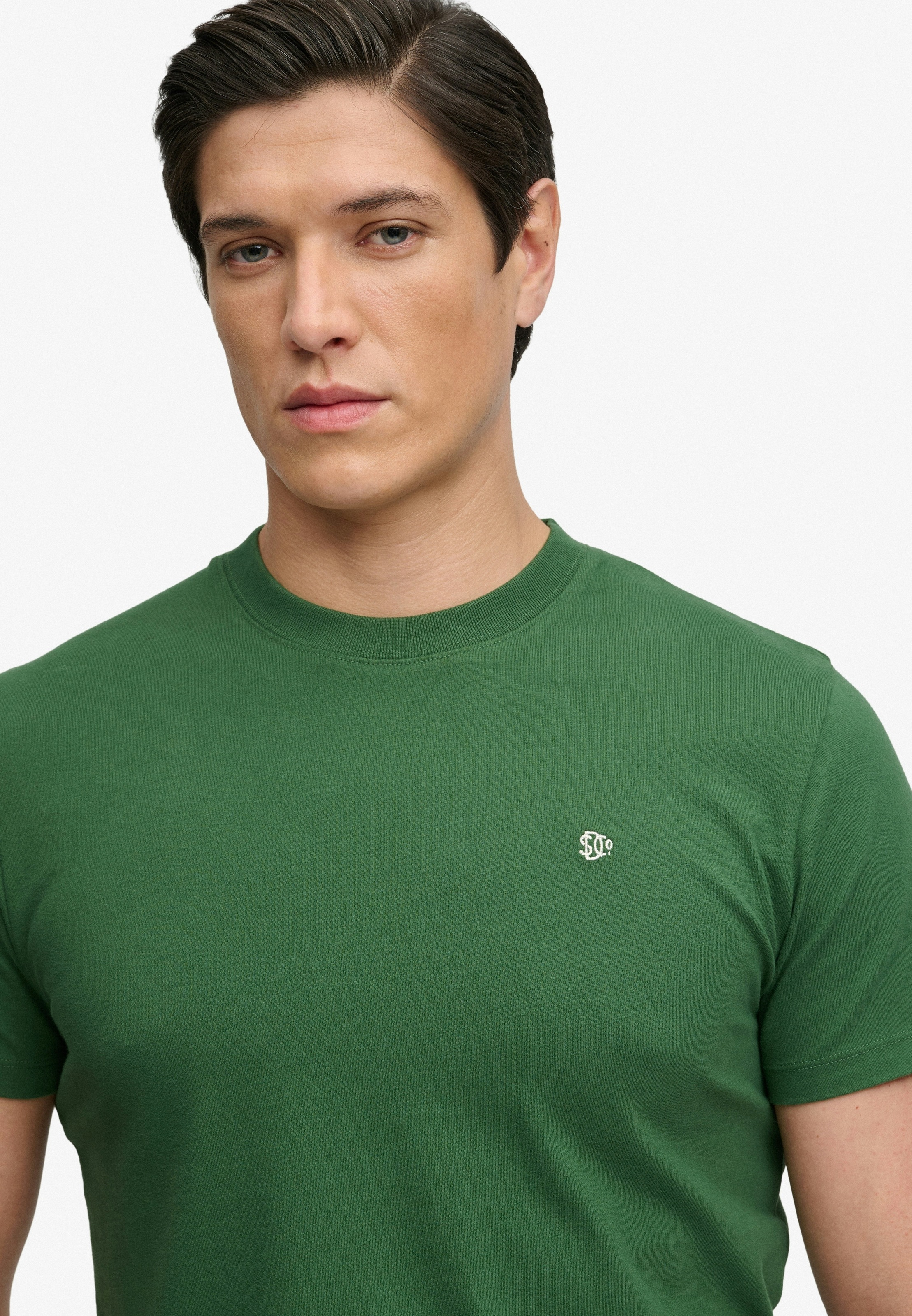 Superdry Rundhalsshirt »ESSENTIAL SDCO LOGO EMB TEE« Baumwolle, regular fit