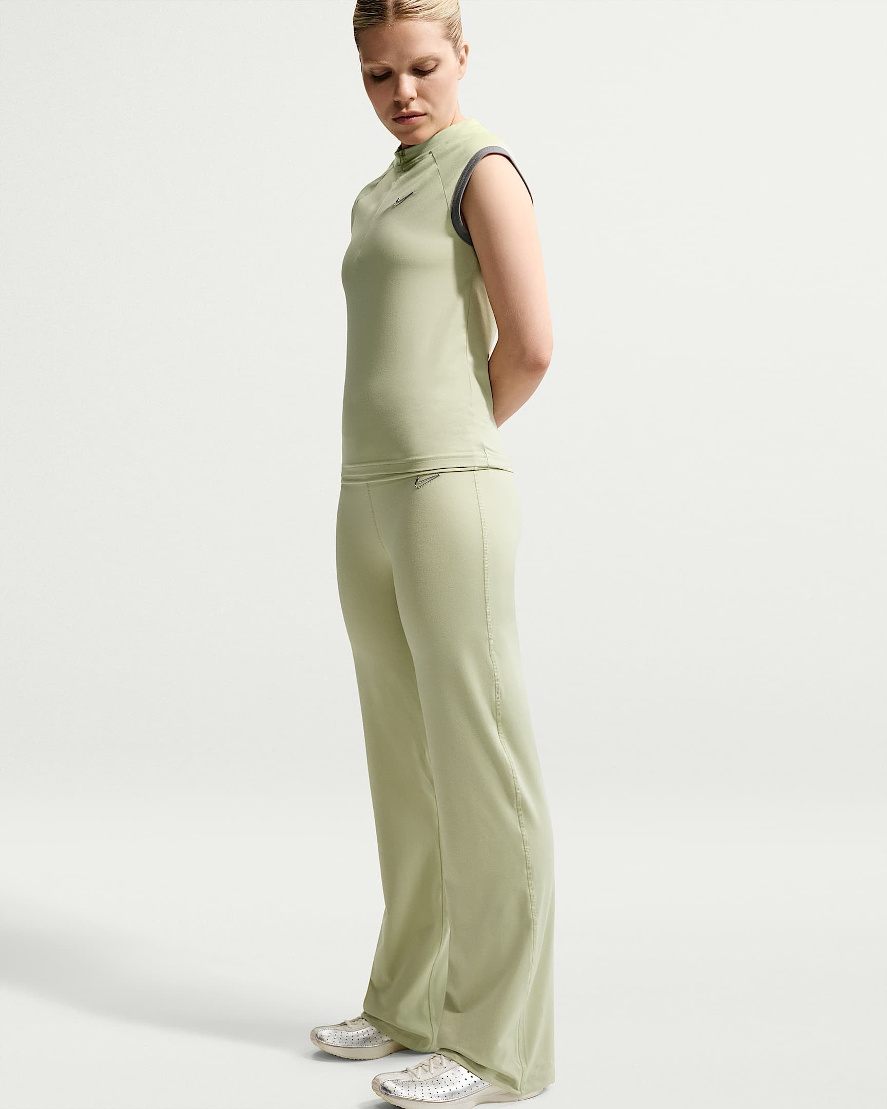 Nike Sportswear Sporthose »W NK FLARED PANT GLS«  ausgestelltes Bein, sportlicher Stil