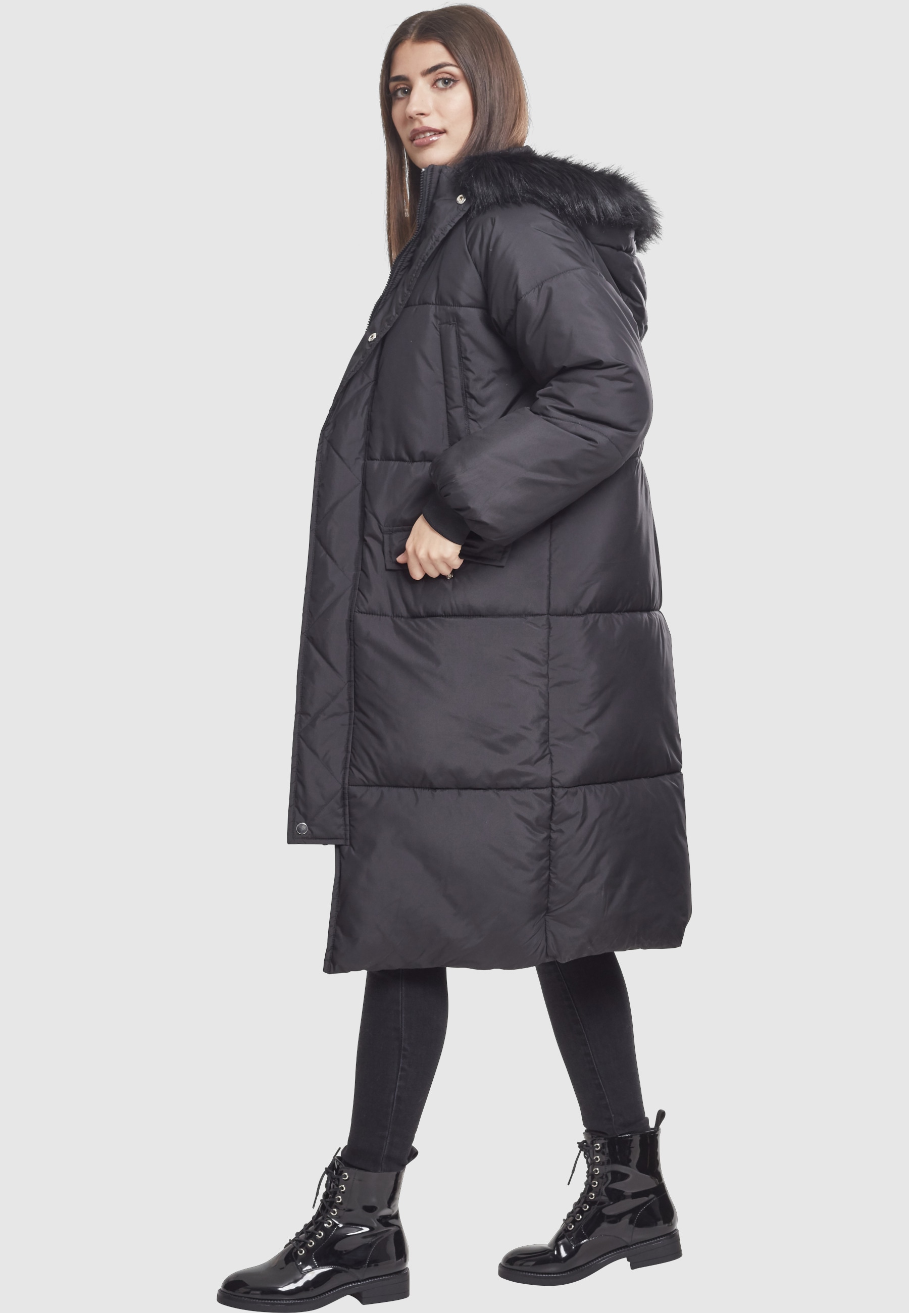 URBAN CLASSICS Winterjacke »Urban Classics Damen Ladies Oversize Faux Fur Puffer Coat« 1 Stk. tlg. mit Kapuze