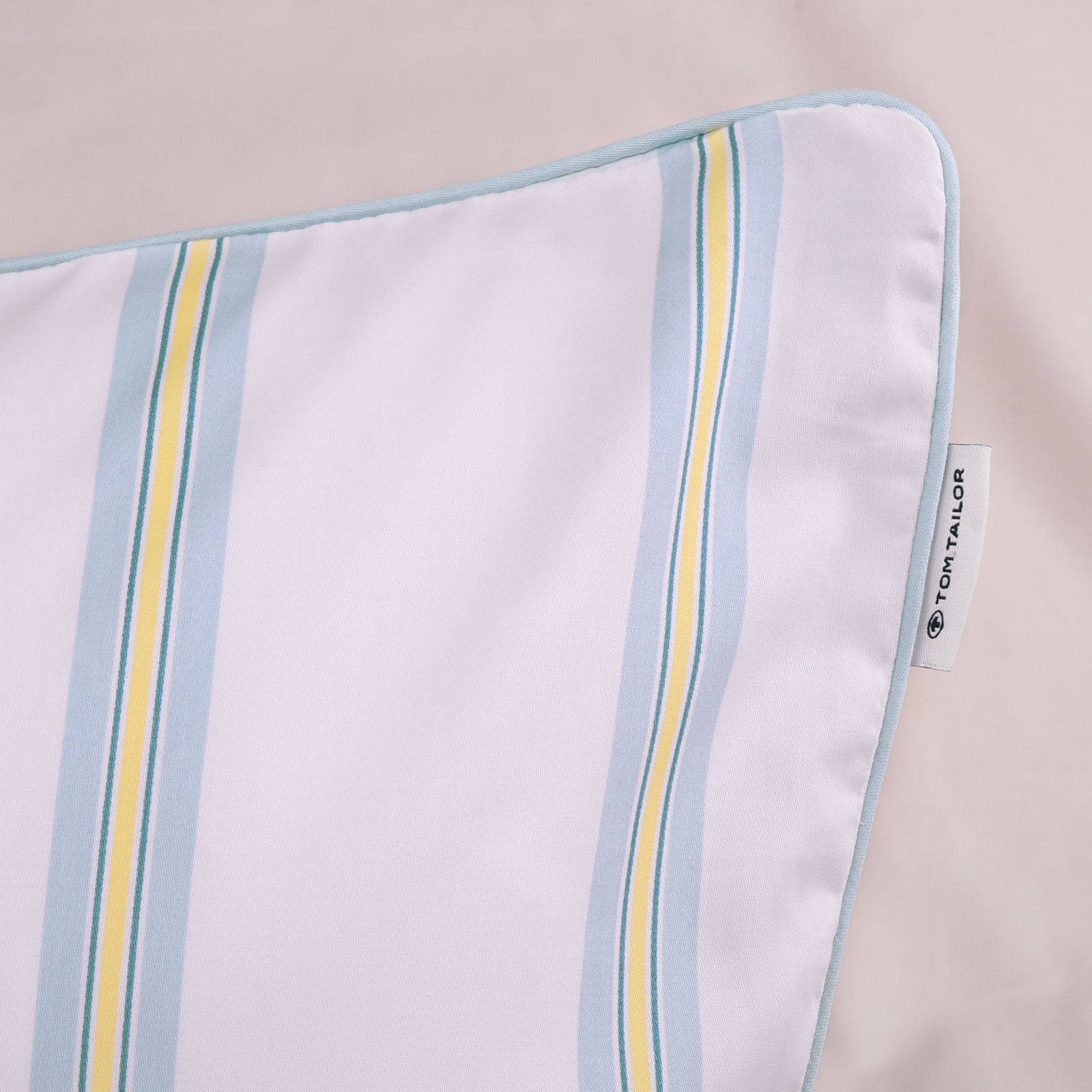 Thumbnail - TOM TAILOR HOME Bettwäsche "CLASSIC SATIN STRIPES in Gr. 135x200cm oder 155x220cm", new bedroom, farbige Paspel am Kisse...