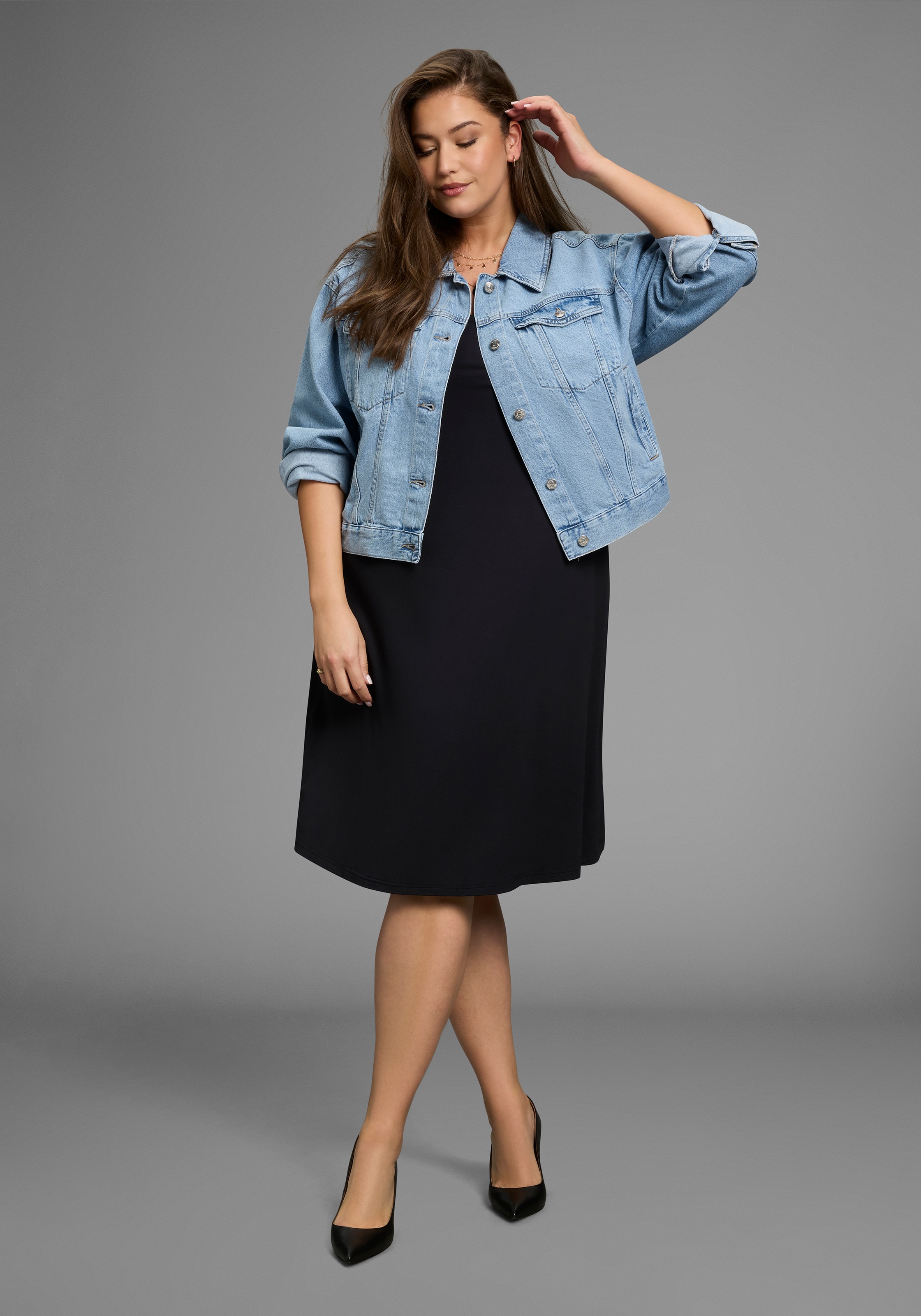 Thumbnail - Laura Scott CURVE Jerseykleid in leicht ausgestellter, fließender Wickelform - GROSSE GRÖSSE