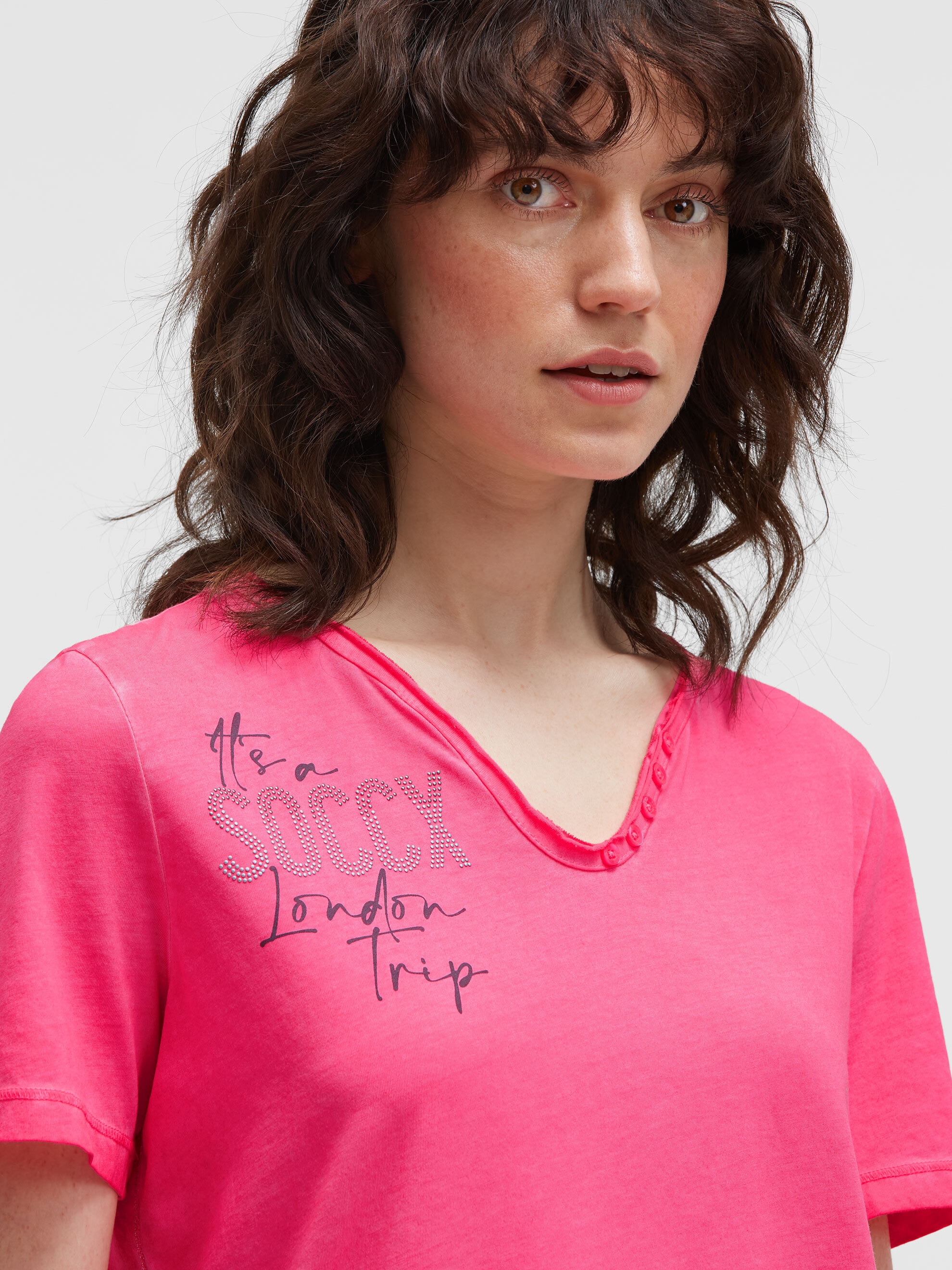 SOCCX V-Shirt mit längerer Rückenpartie