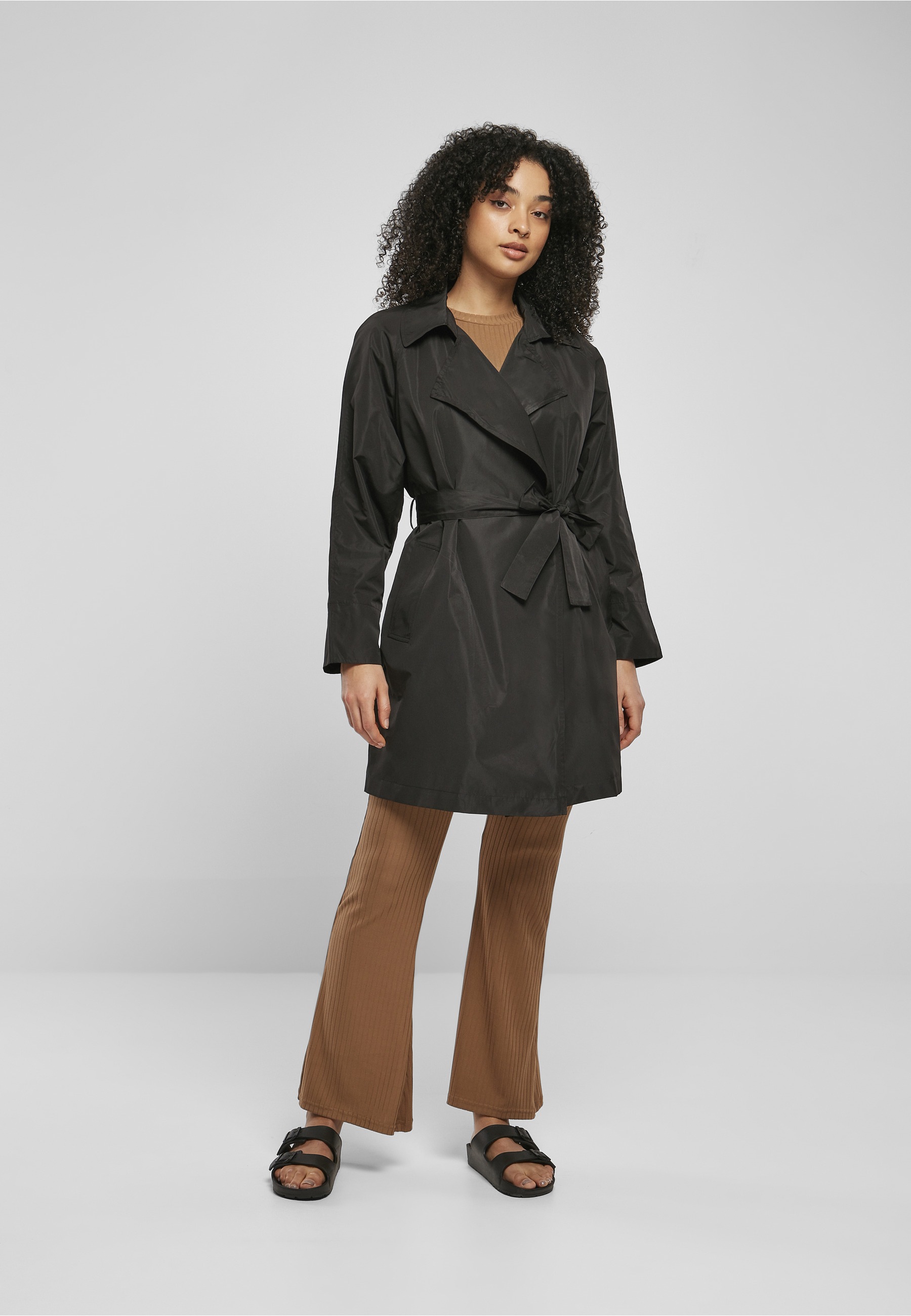 URBAN CLASSICS Winterjacke »Urban Classics Damen Ladies Crinkle Nylon Minimal Trench Coat« 1 Stk. tlg. ohne Kapuze