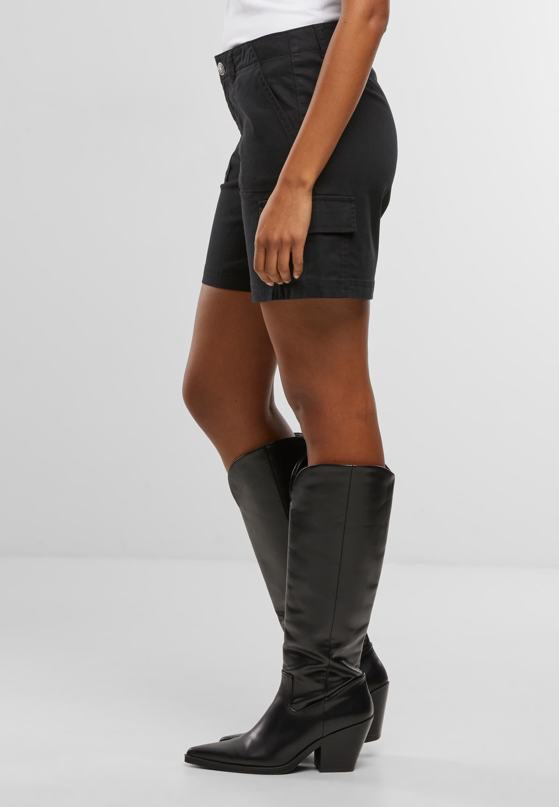 URBAN CLASSICS Cargoshorts »Urban Classics Ladies Cotton Cargo Shorts«, (1 tlg.)