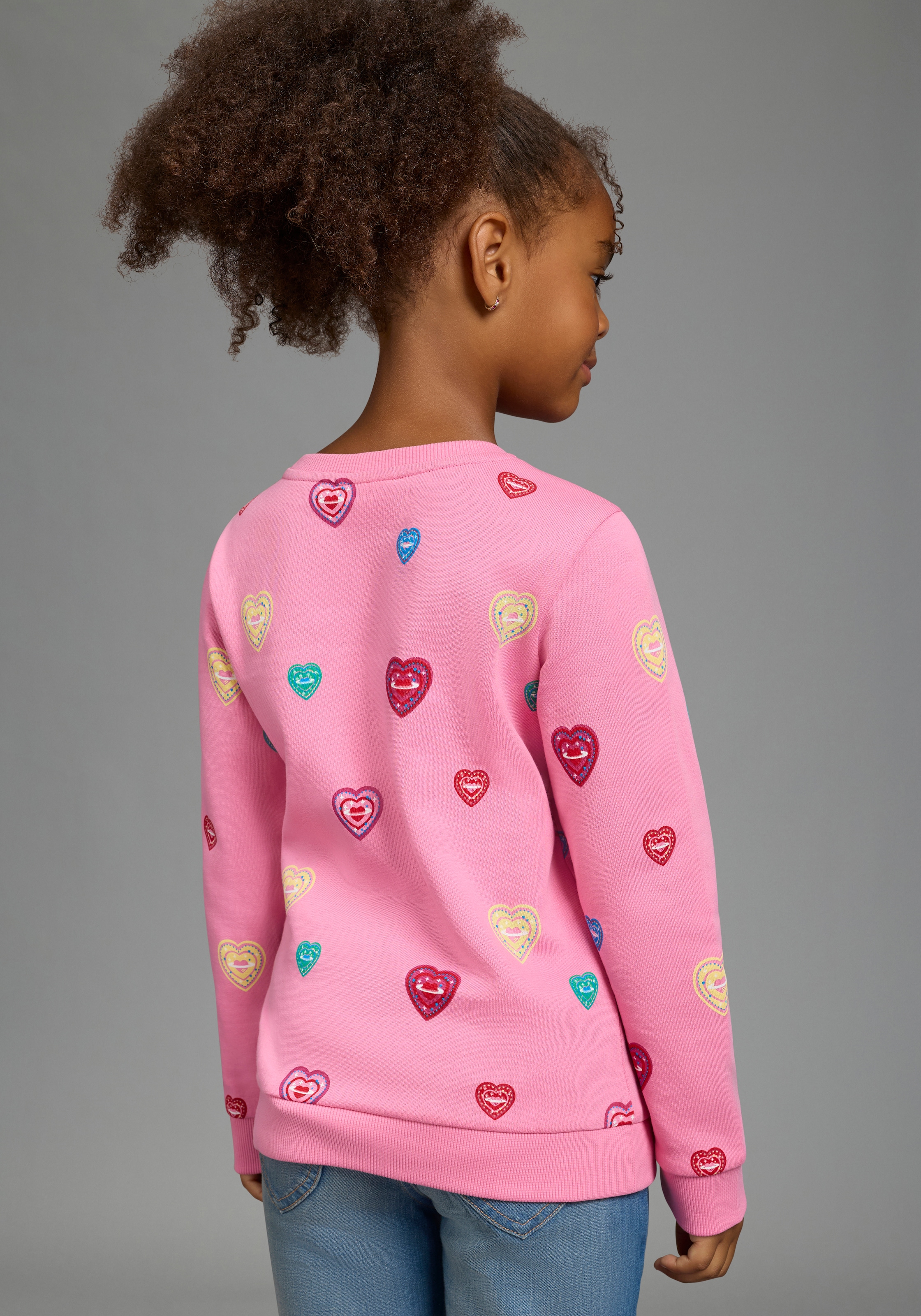 Scout Sweatshirt »Shirt in süßem Herzen-Allover - NEU von SCOUT«, Allover gemustertes Sweatshirt, hüftlange Basic-Passform
