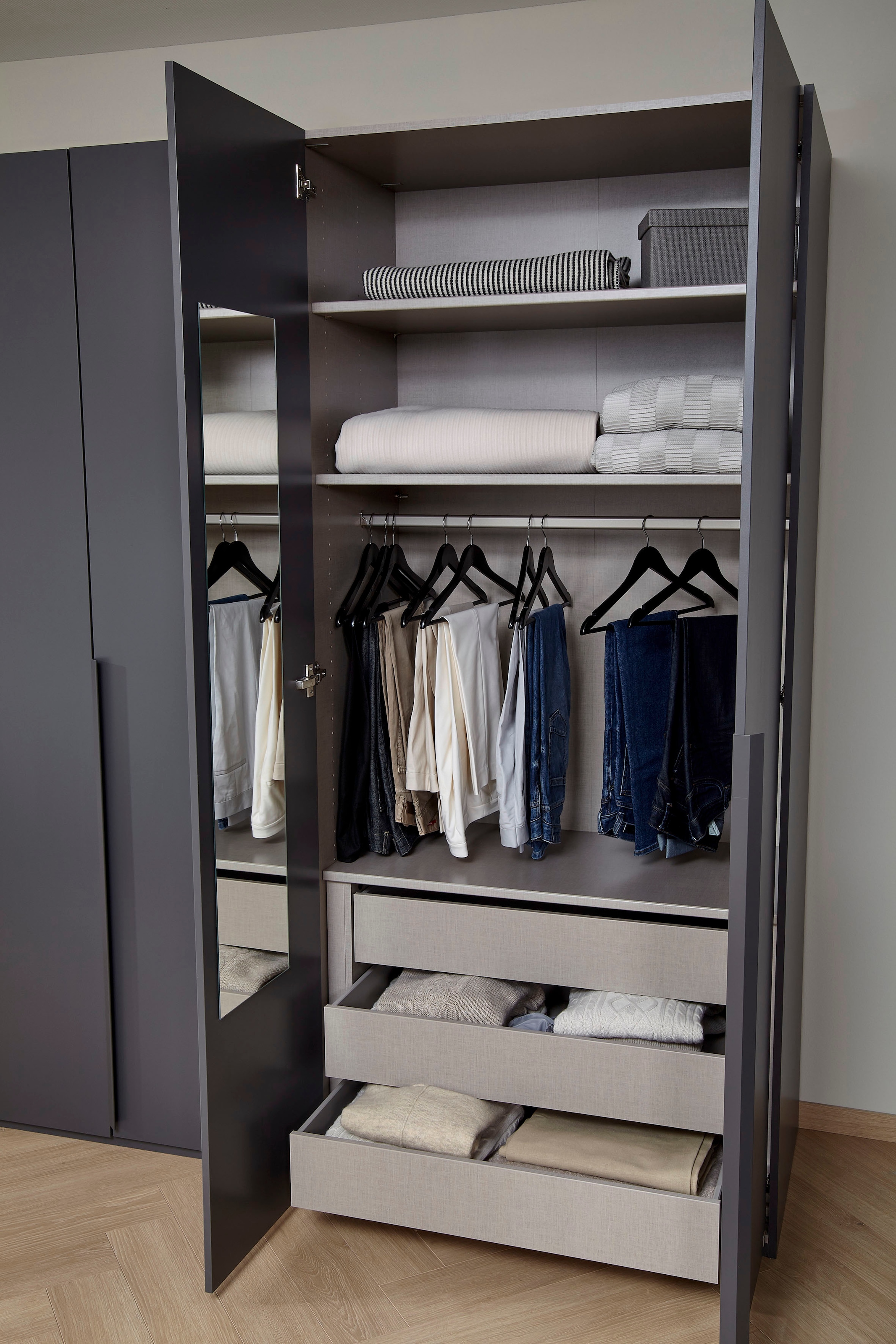 rauch Drehtürenschrank »Purisma« Kleiderschrank Schlafzimmerschrank Schrank, mit umfangreicher Innenausstattung