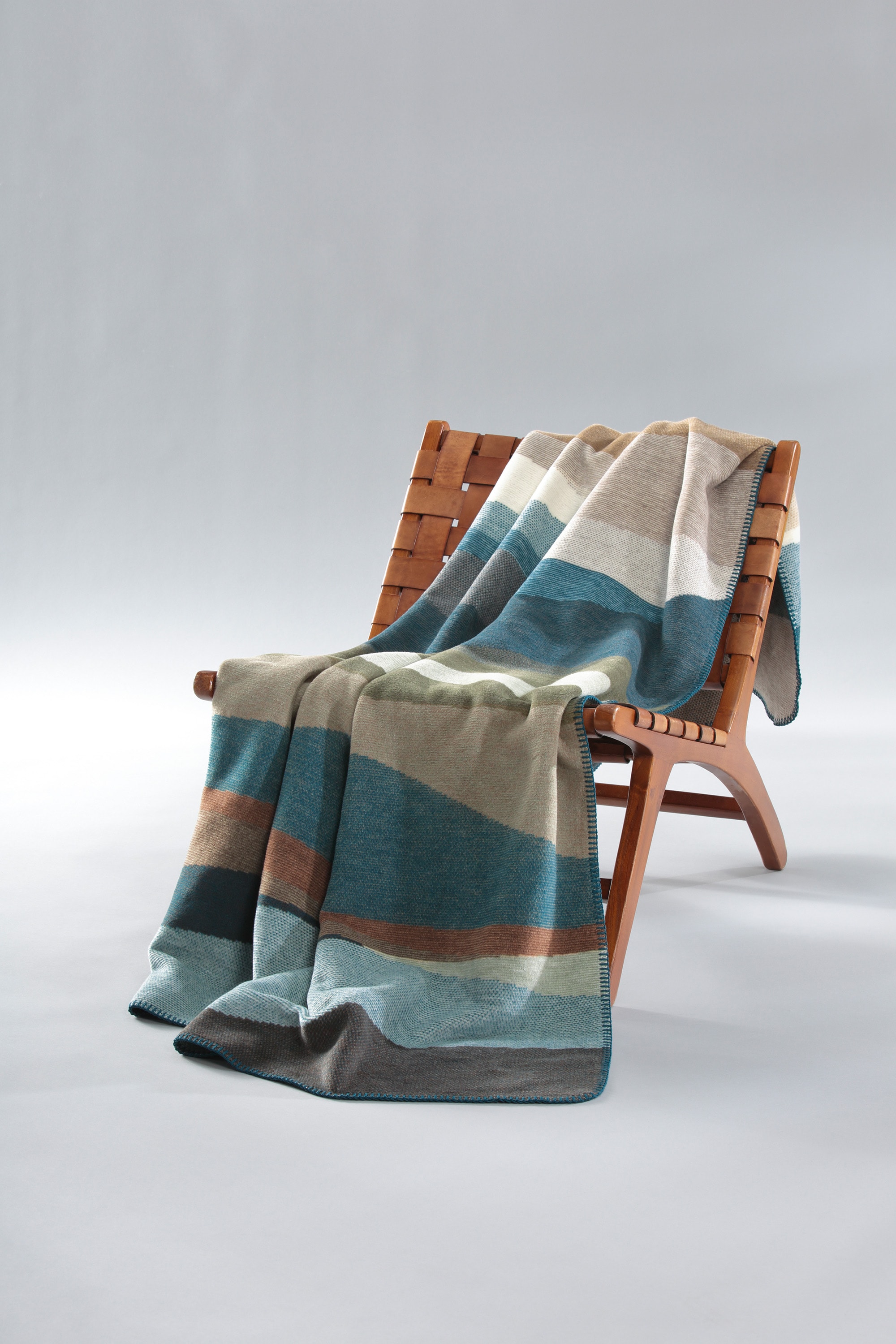 Biederlack Wohndecke »Wohndecke Iceland Horizon mit geketteltem Zierstich«, Made in Germany