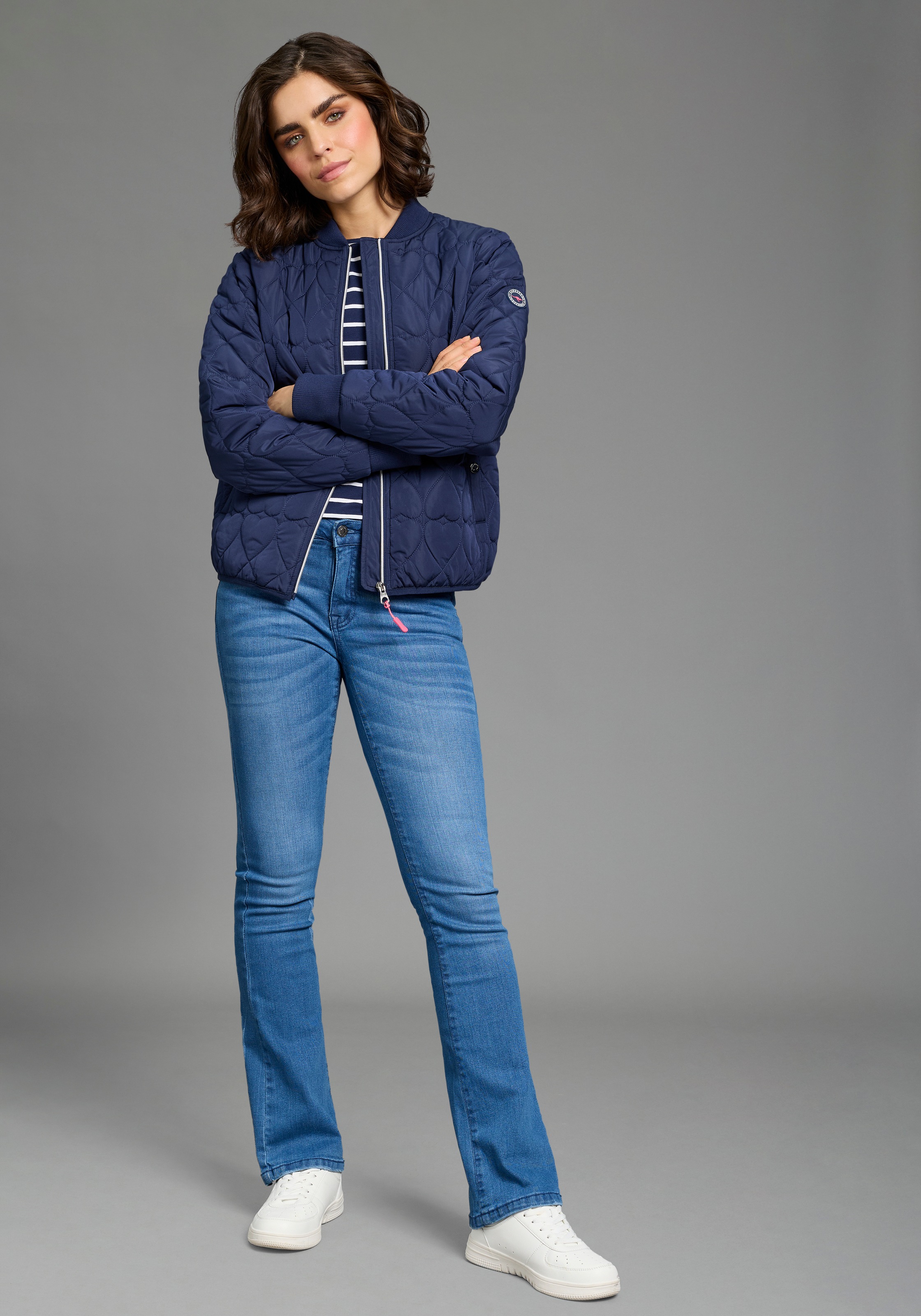 Steppjacke KANGAROOS, Damen, Gr. 42, marine, Web, Obermaterial: 100% Polyester. Futter: 100% Polyester. Wattierung: 100% Polyester, kontrastfarbene Details, unifarben, Basic schmal hüftlang, angesetztes Bündchen, Jacken Steppjacke, mit gesteppten Herzen,  3