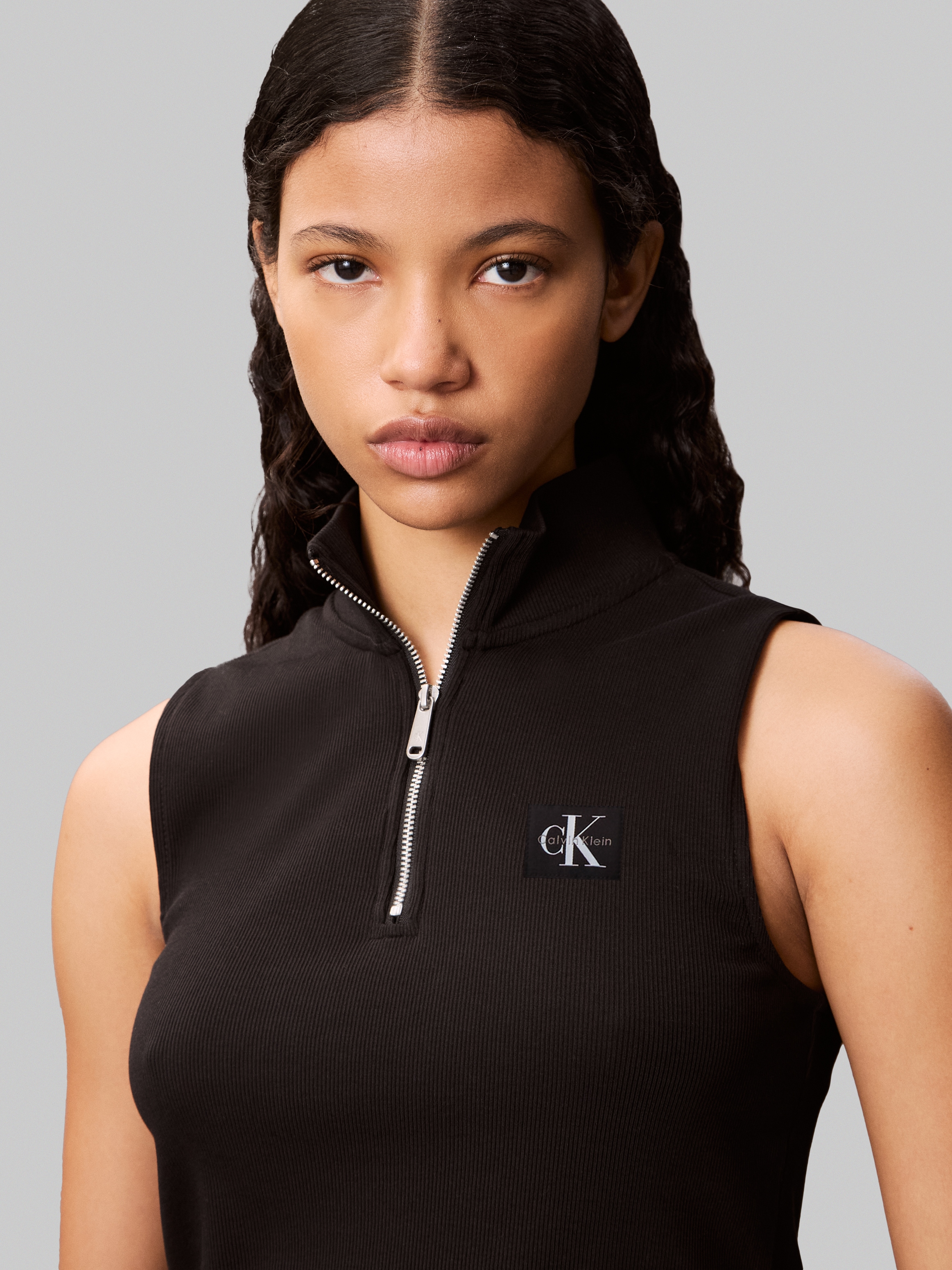 Calvin Klein Jeans Tanktop »A- WOVEN LABEL SL QZ TOP«, Mit Rundhalsausschnitt
