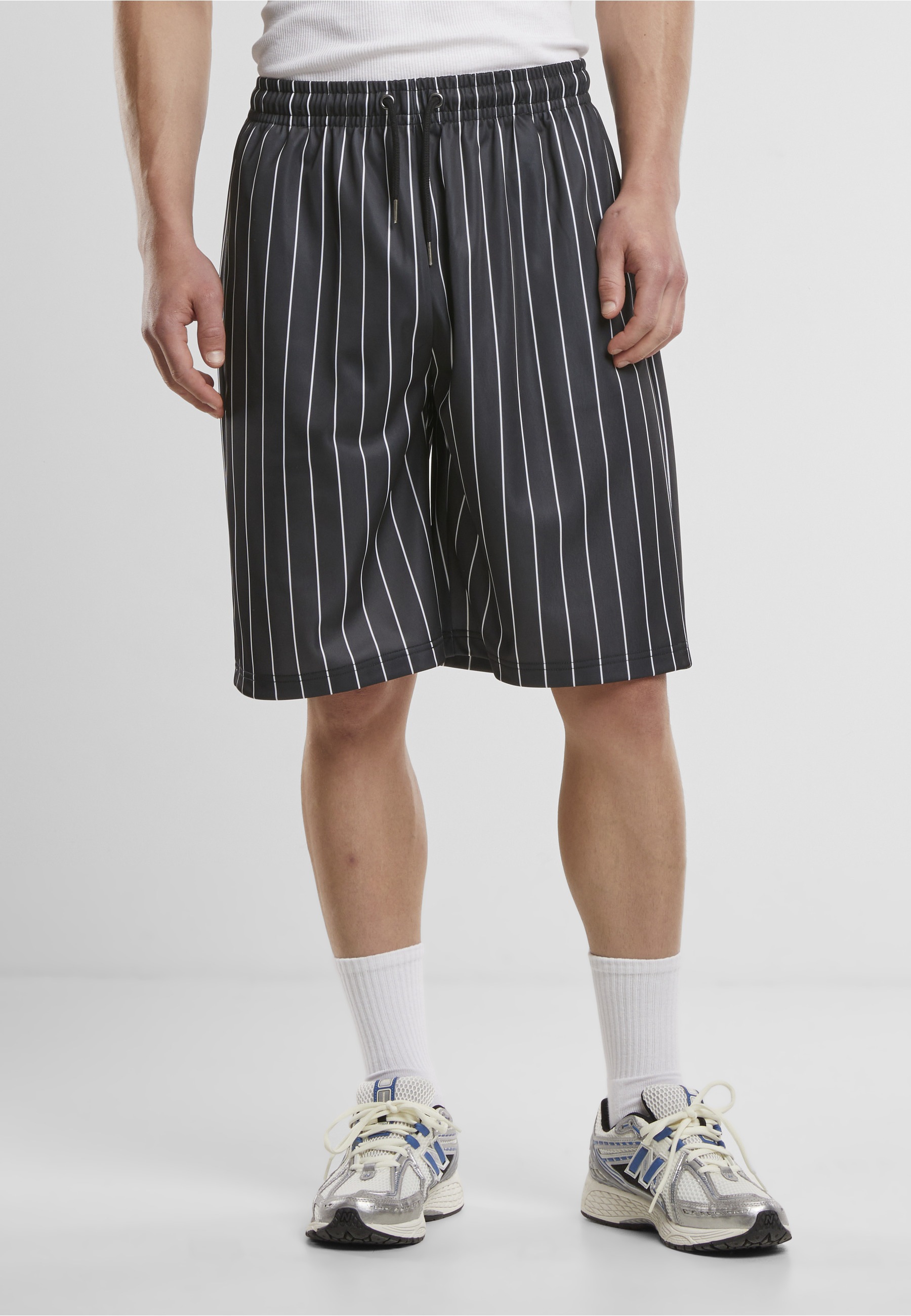 URBAN CLASSICS Shorts »Urban Classics Pinstripe Trackshorts«