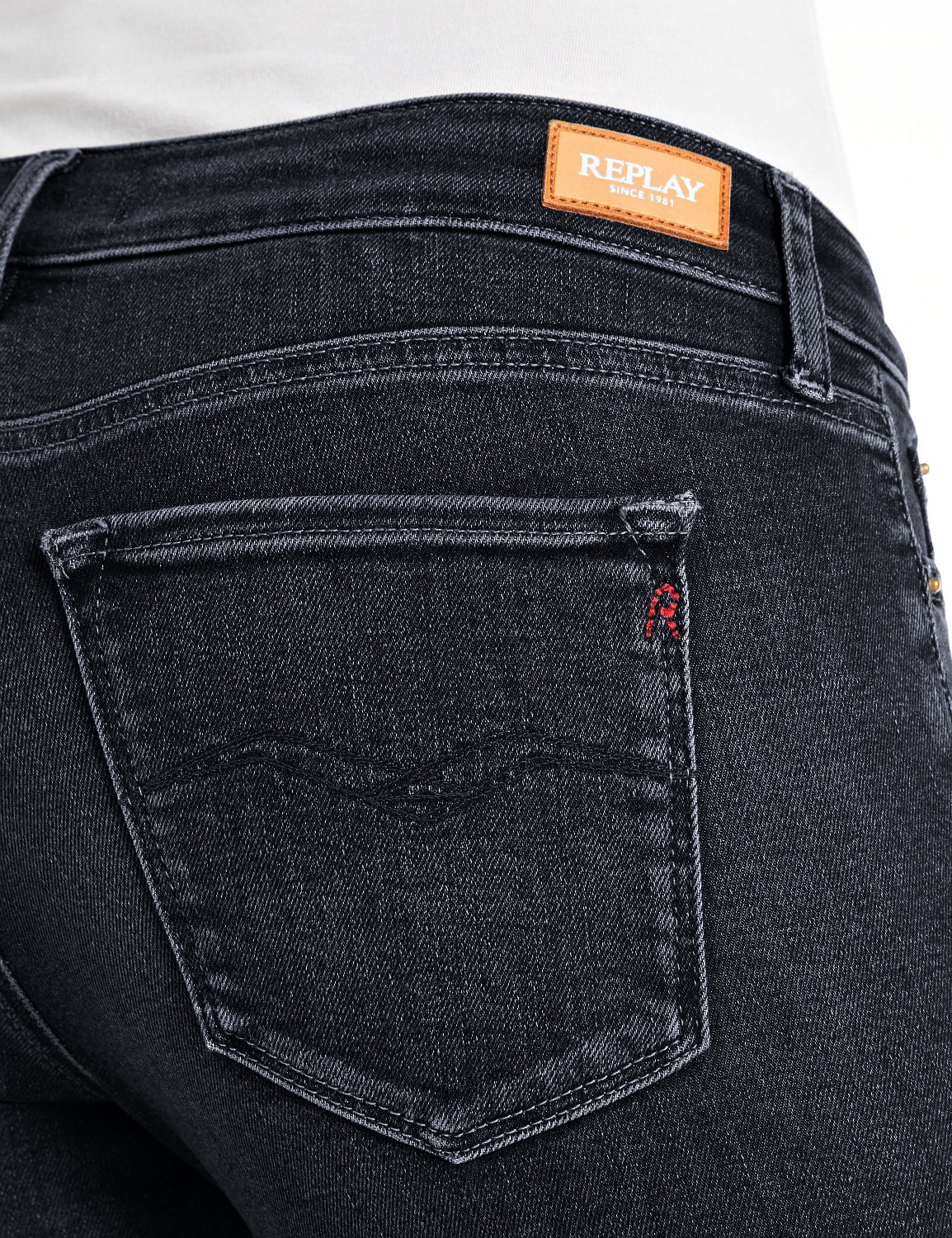 Replay Bootcut-Jeans »NEW LUZ« mit gesticktem R an der Gesäßtasche