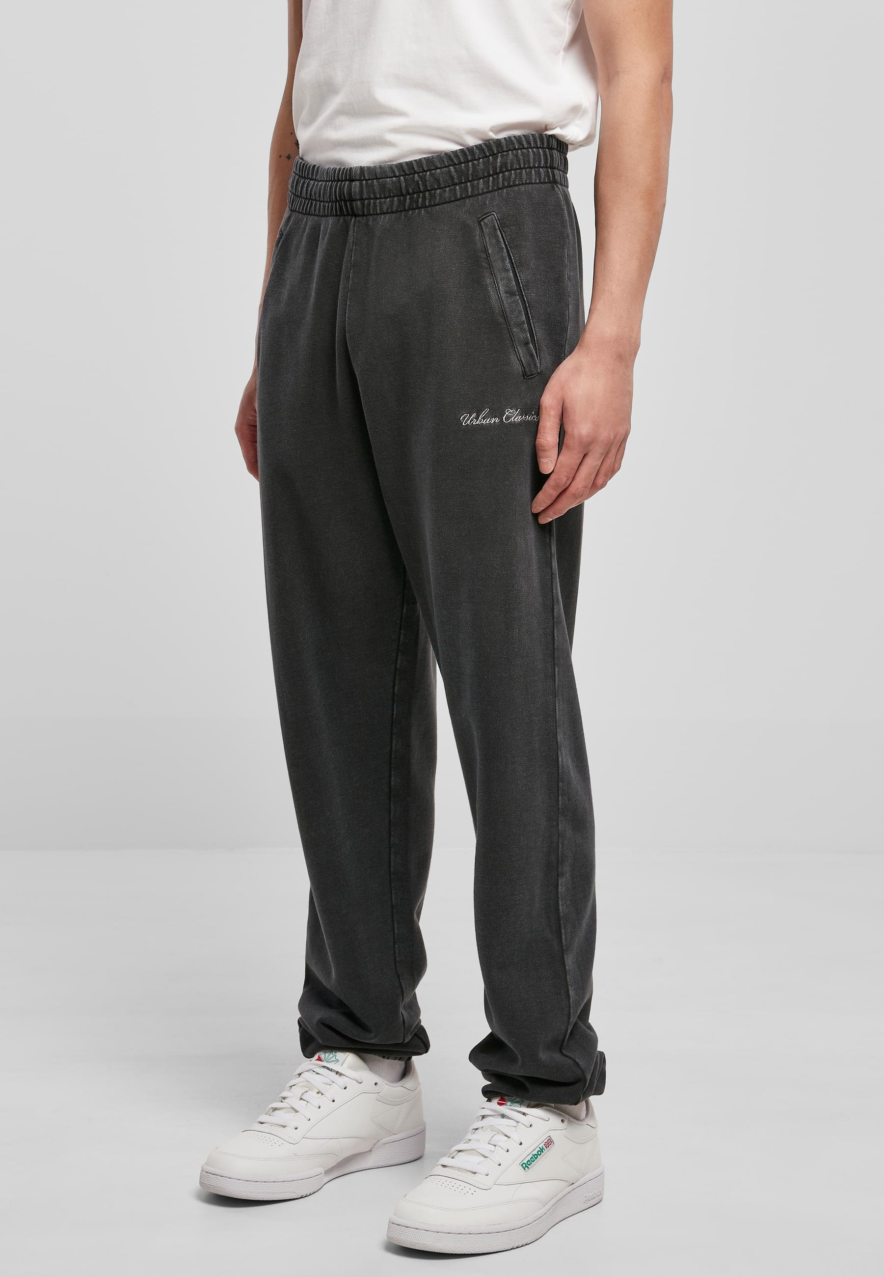 URBAN CLASSICS Jogginghose »Urban Classics Herren Small Embroidery Sweatpants«, (1 tlg.)