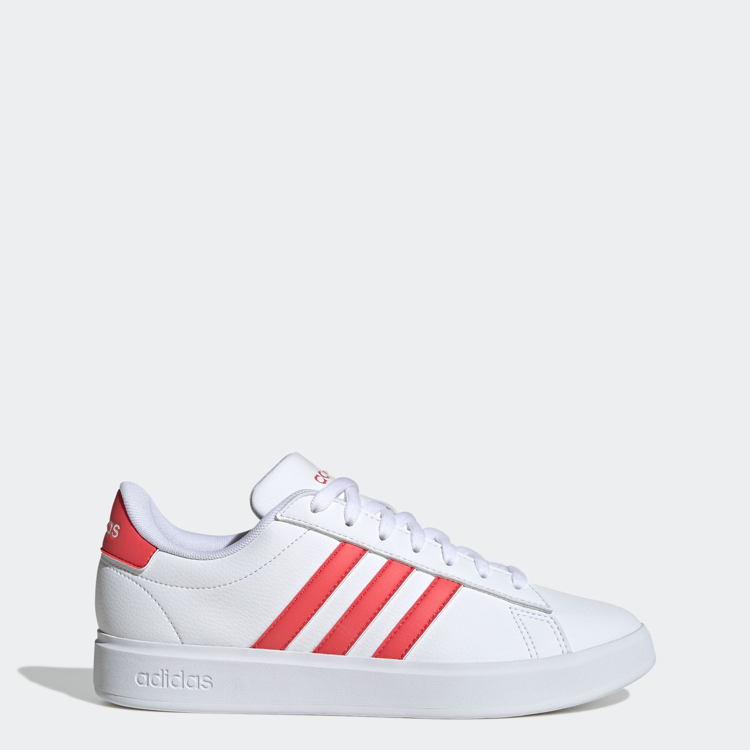 adidas Sportswear Sneaker »GRAND COURT CLOUDFOAM LIFESTYLE COURT COMFORT«, Design auf den Spuren des adidas Superstar