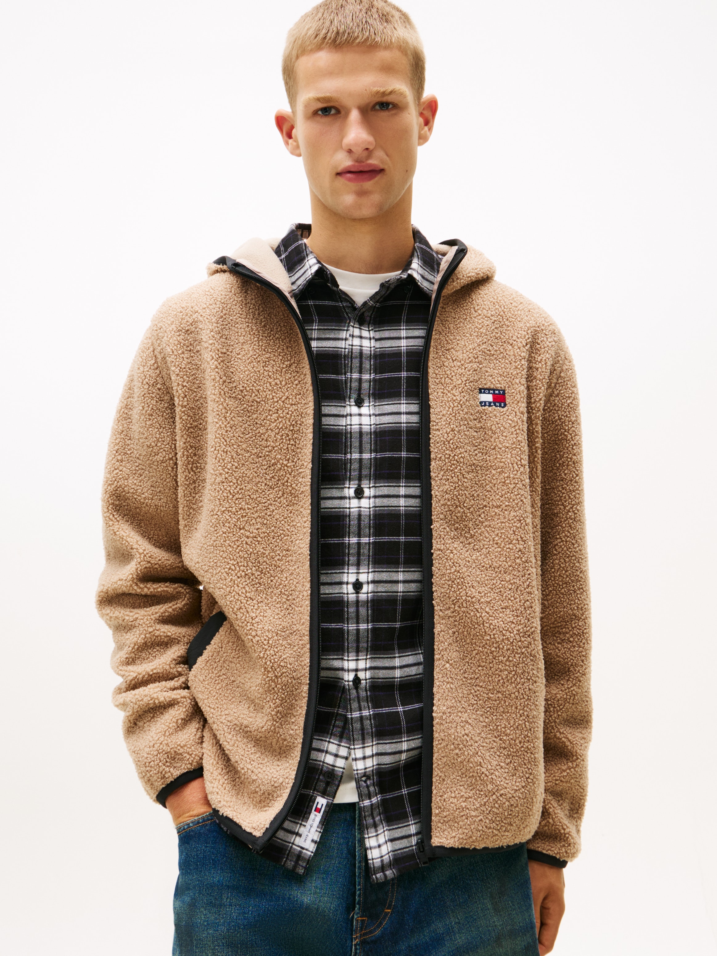 Tommy Jeans Plüschjacke "TJM REG BADGE TEDDY ZIP TRU EXT", mit Kapuze, mit günstig online kaufen