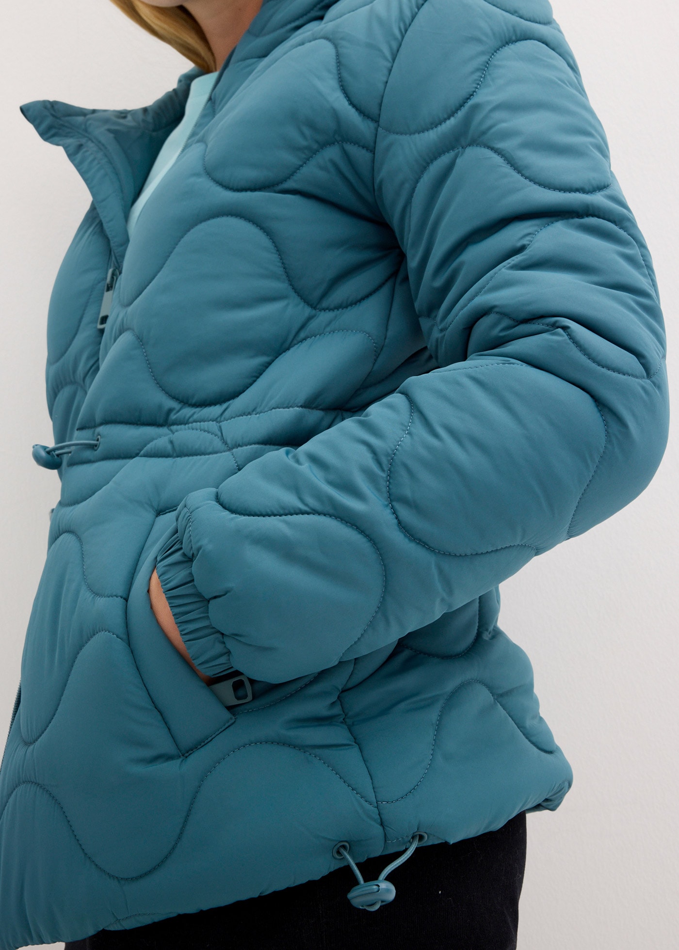 bonprix Steppjacke »Steppjacke« mit Kapuze Casual Stil, Kurzparka mit Taillen-Kordelzug, hochwertige Steppung