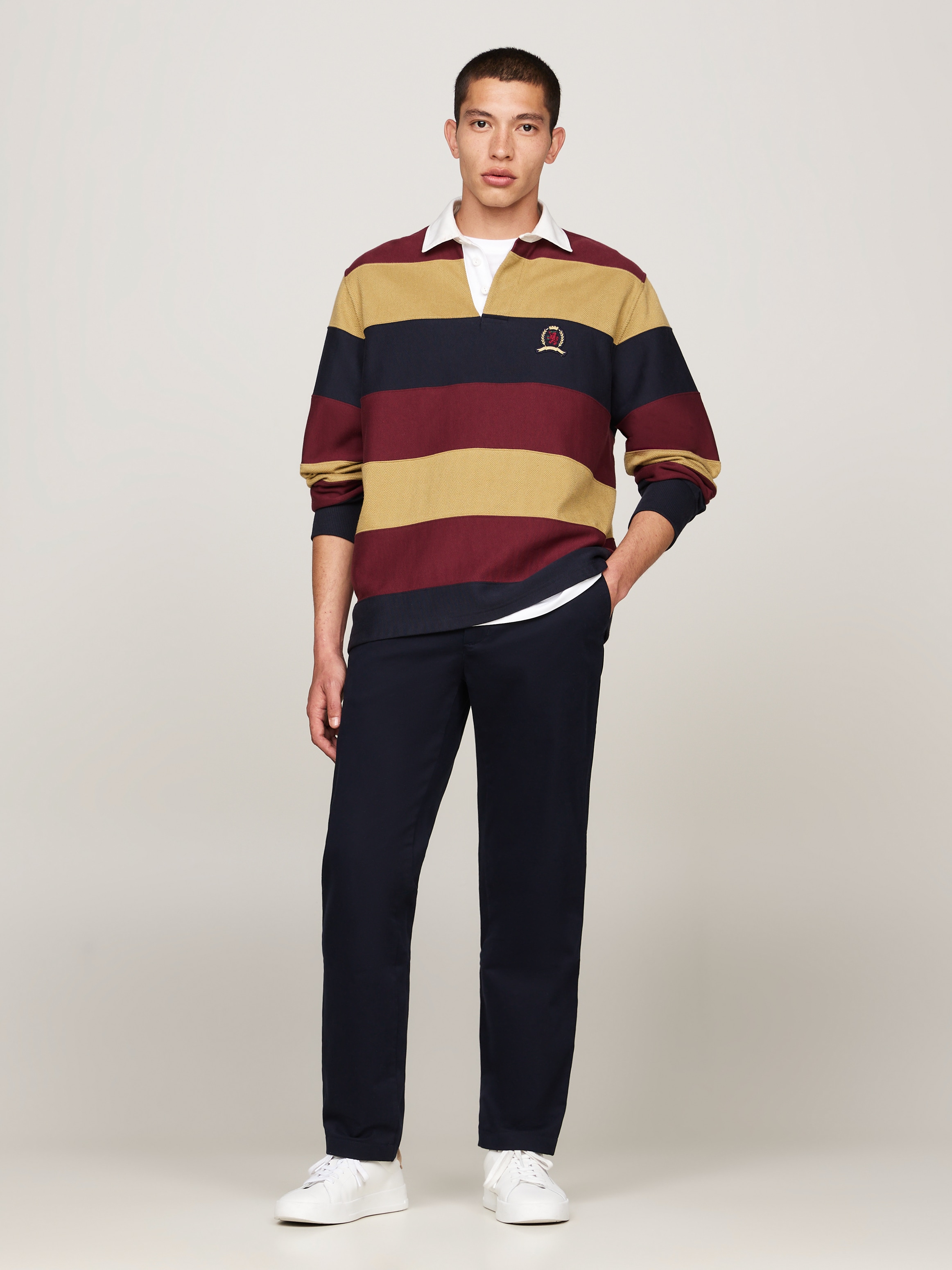 Tommy Hilfiger Chinohose »DENTON CHINO SATIN«, mit Gesäßtaschen mit Knopf, Logostickerei