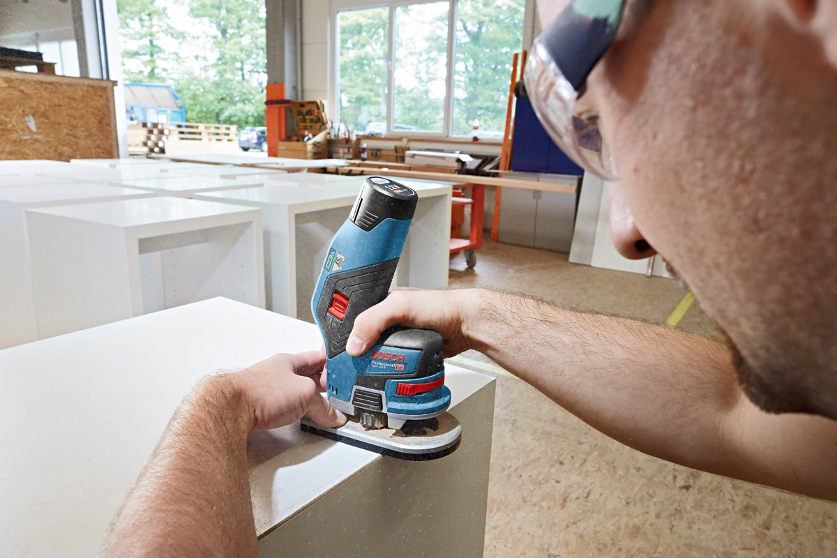 Bosch Professional Akku-Fräse »»GKF 12V-8««, Inkl. 2x Akku 3,0Ah und Schnellladegerät GAL 12V-40, in L-BOXX
