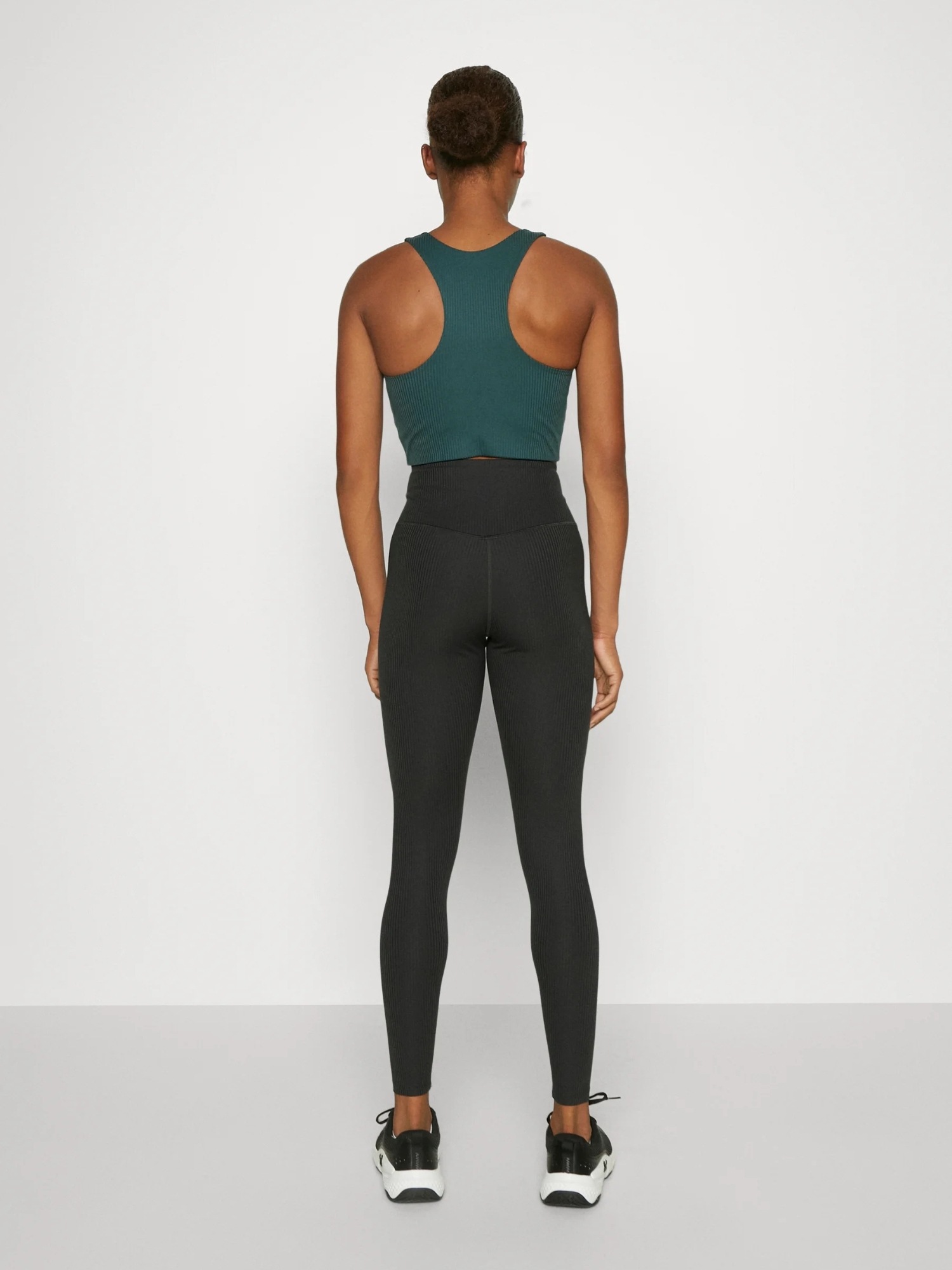 GIRLFRIEND COLLECTIVE Chinohose »Girlfriend Collective Trouser Rib«