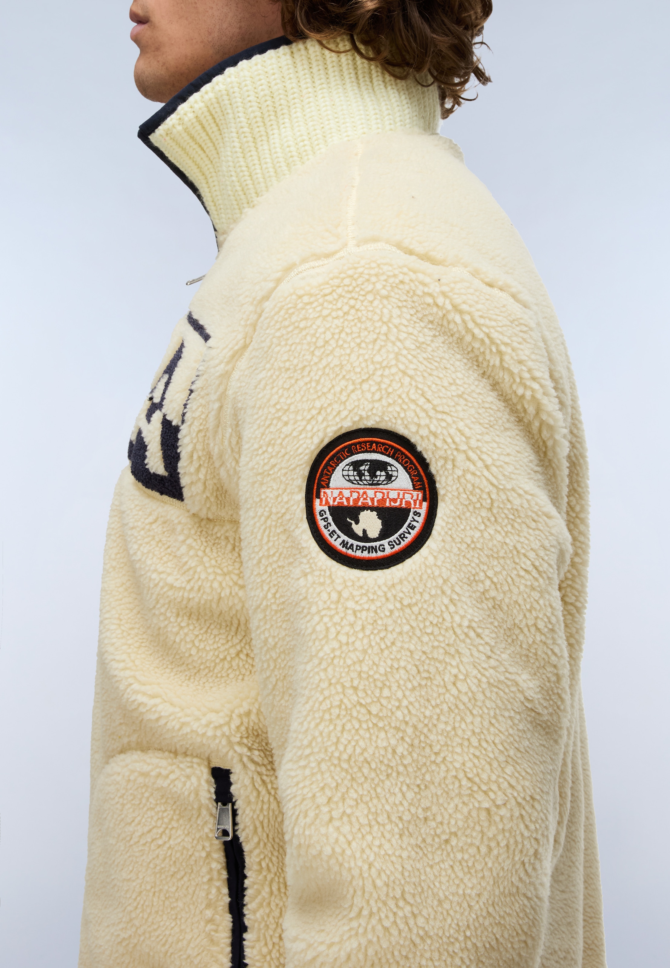 Napapijri Fleeceshirt »T-ARCHIVE FLEECE HZ PUTTY N5E« aus Polyester, mit weichem Griff, auch in großen Größen