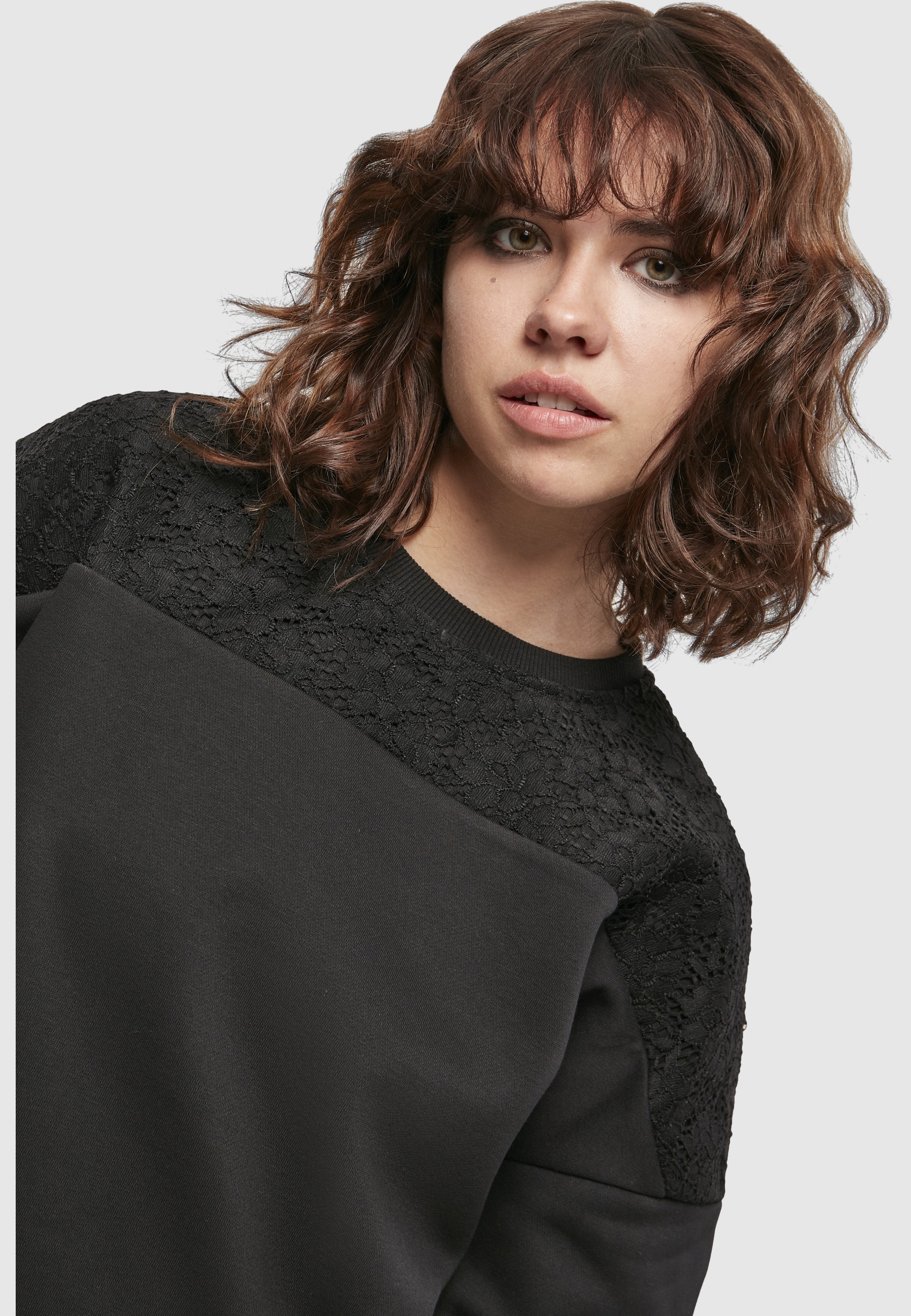 URBAN CLASSICS Sweater »Urban Classics Damen Ladies Short Oversized Lace Inset Crew«, 1 Stk.
