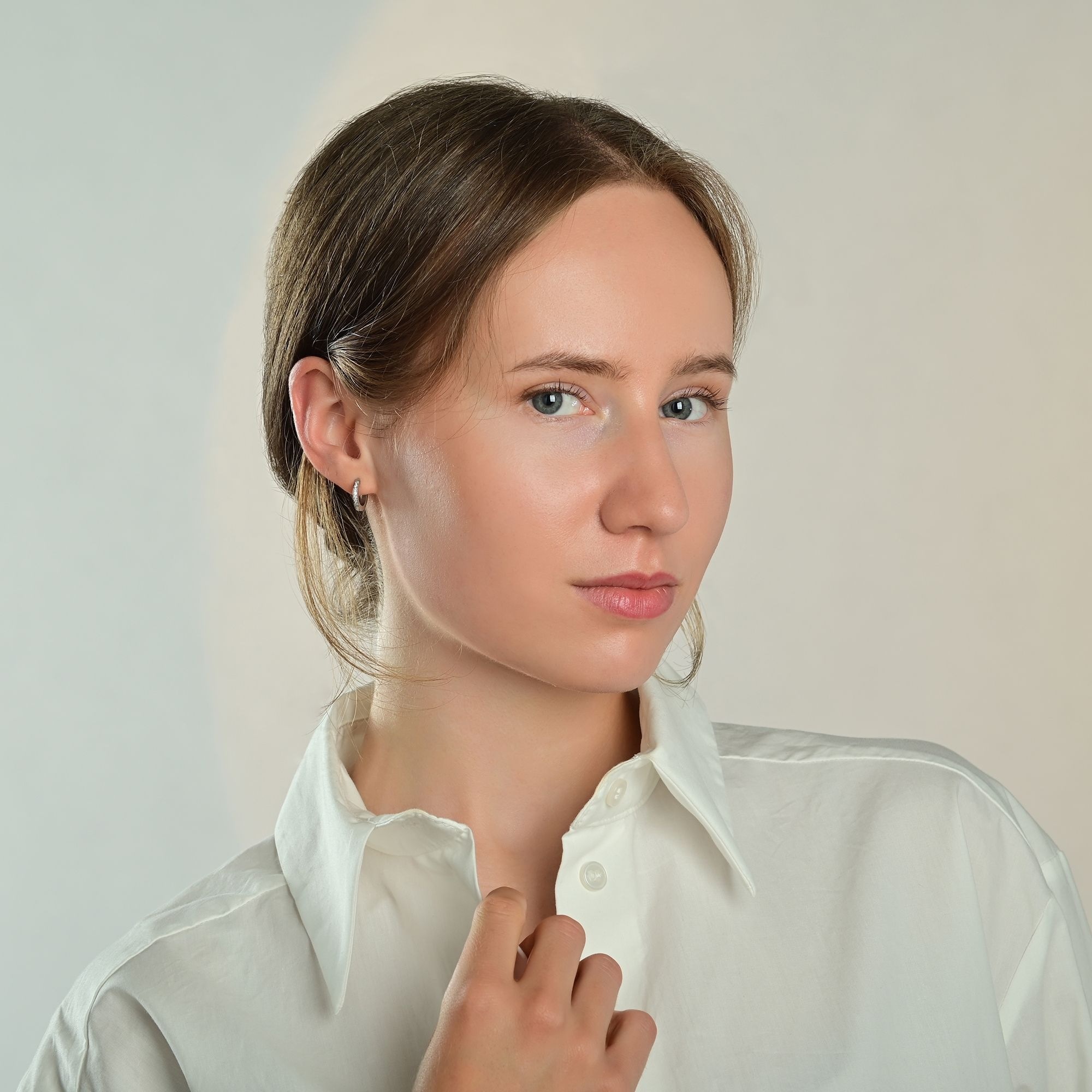 Klappcreolen ADELIA´S "Damen Ohrringe – Klappcreole aus Edelstahl mit Strass Steinchen", Damen, Gr. Damen, Edelstahl, silber, Ohrringe Klappcreolen, Ideal zum Verschenken – schlicht und stilvoll 2